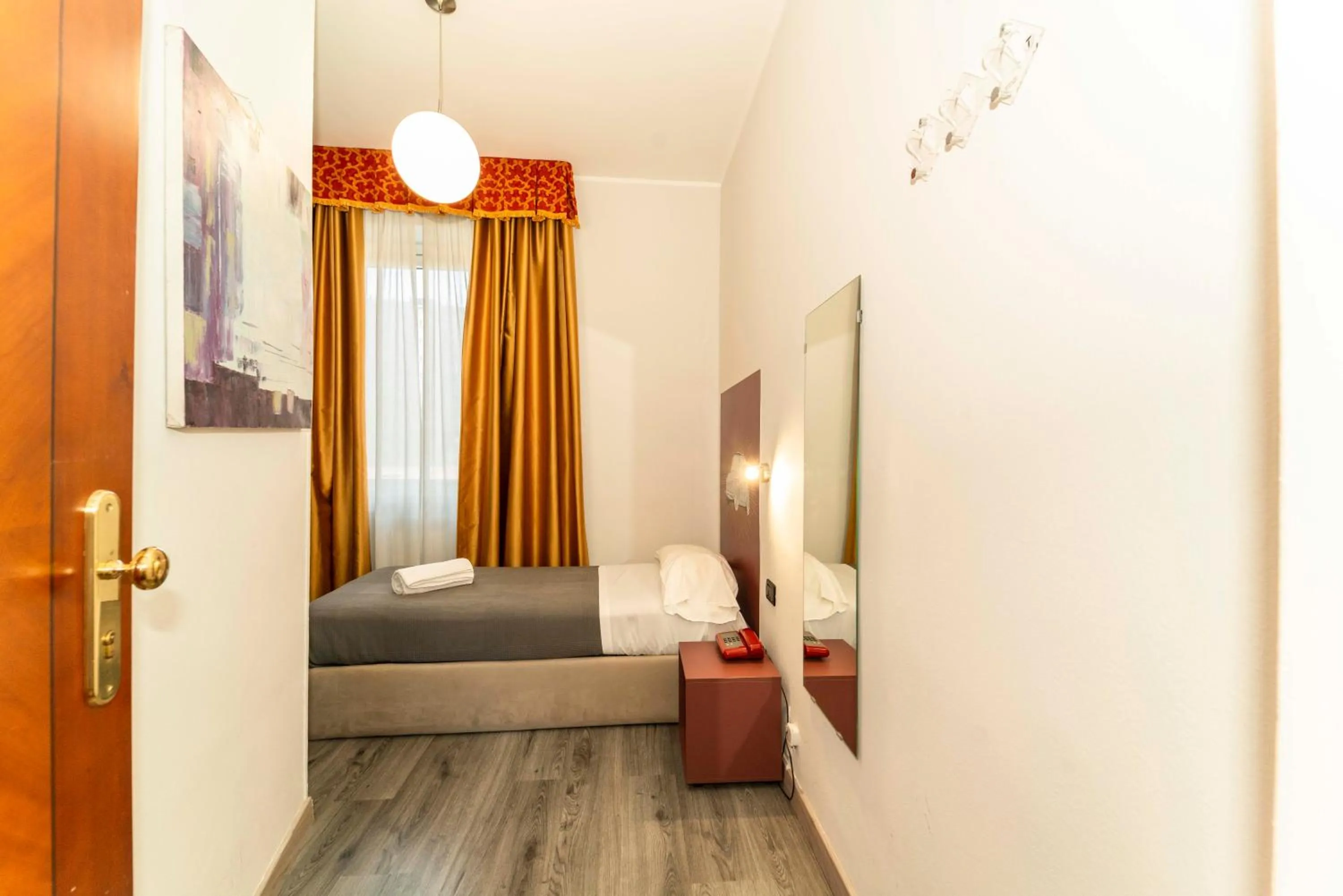 Photo of the whole room, Bed in Hotel Cristallo Torino