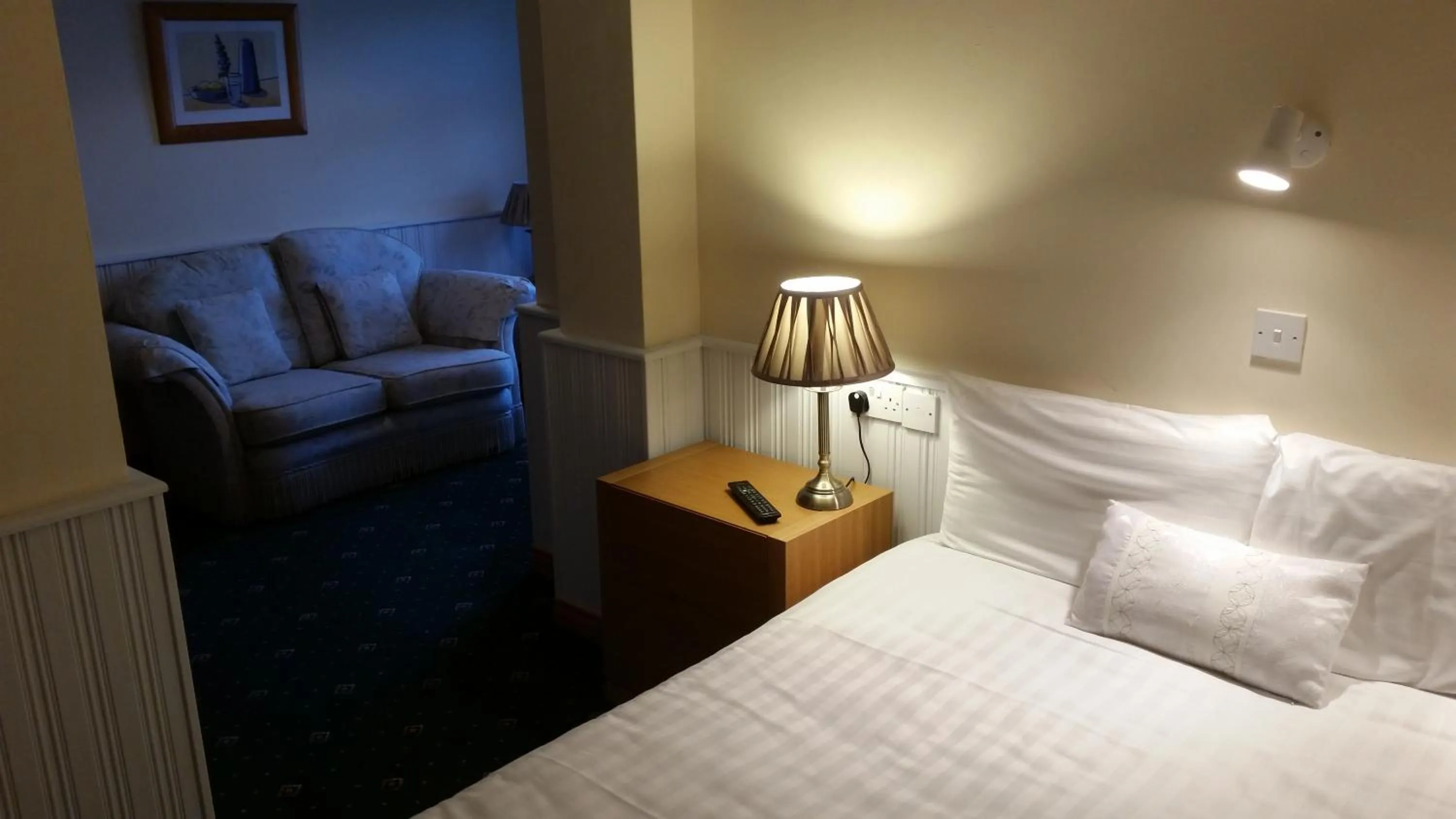 Bedroom, Bed in Halfway House Hotel