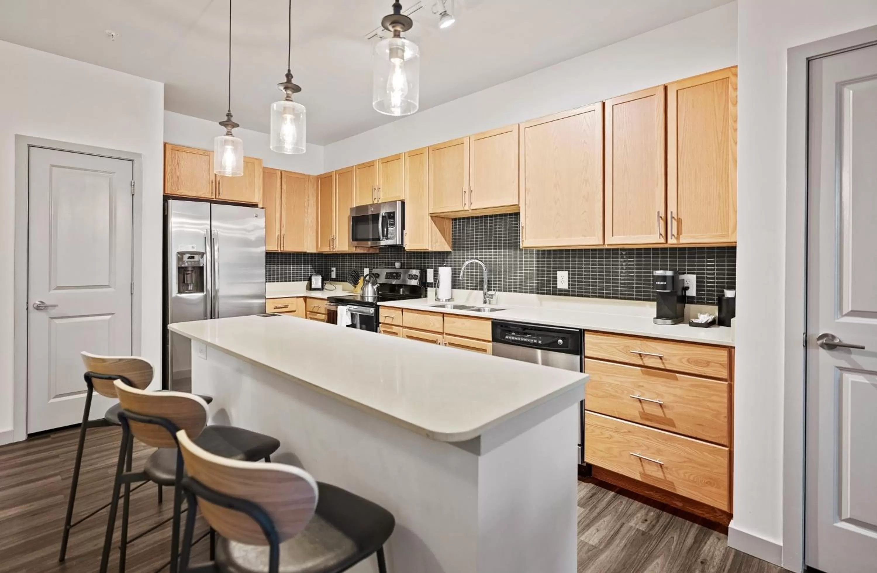 Kitchen or kitchenette in Placemakr Music Row - Vanderbilt