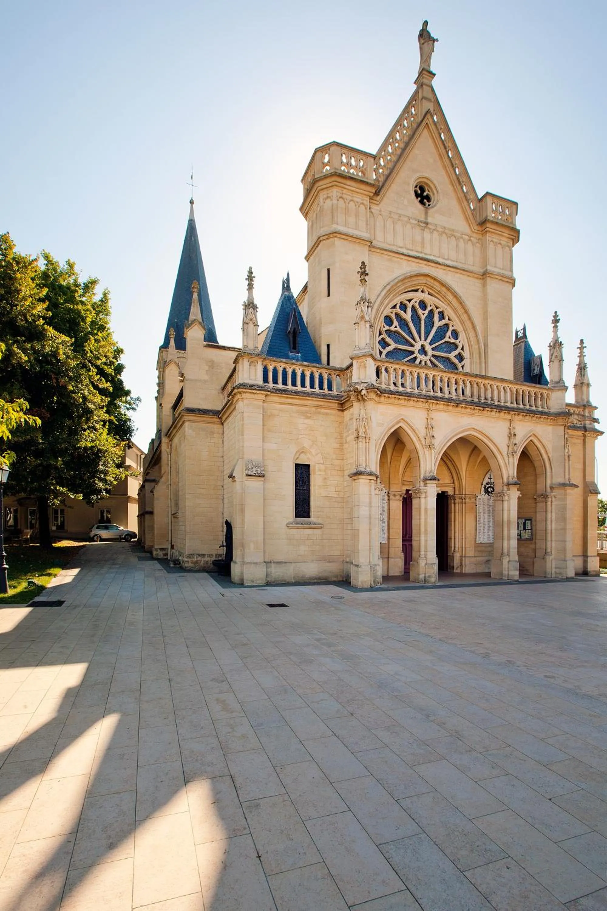 Nearby landmark in Hotel Cerise Chatou