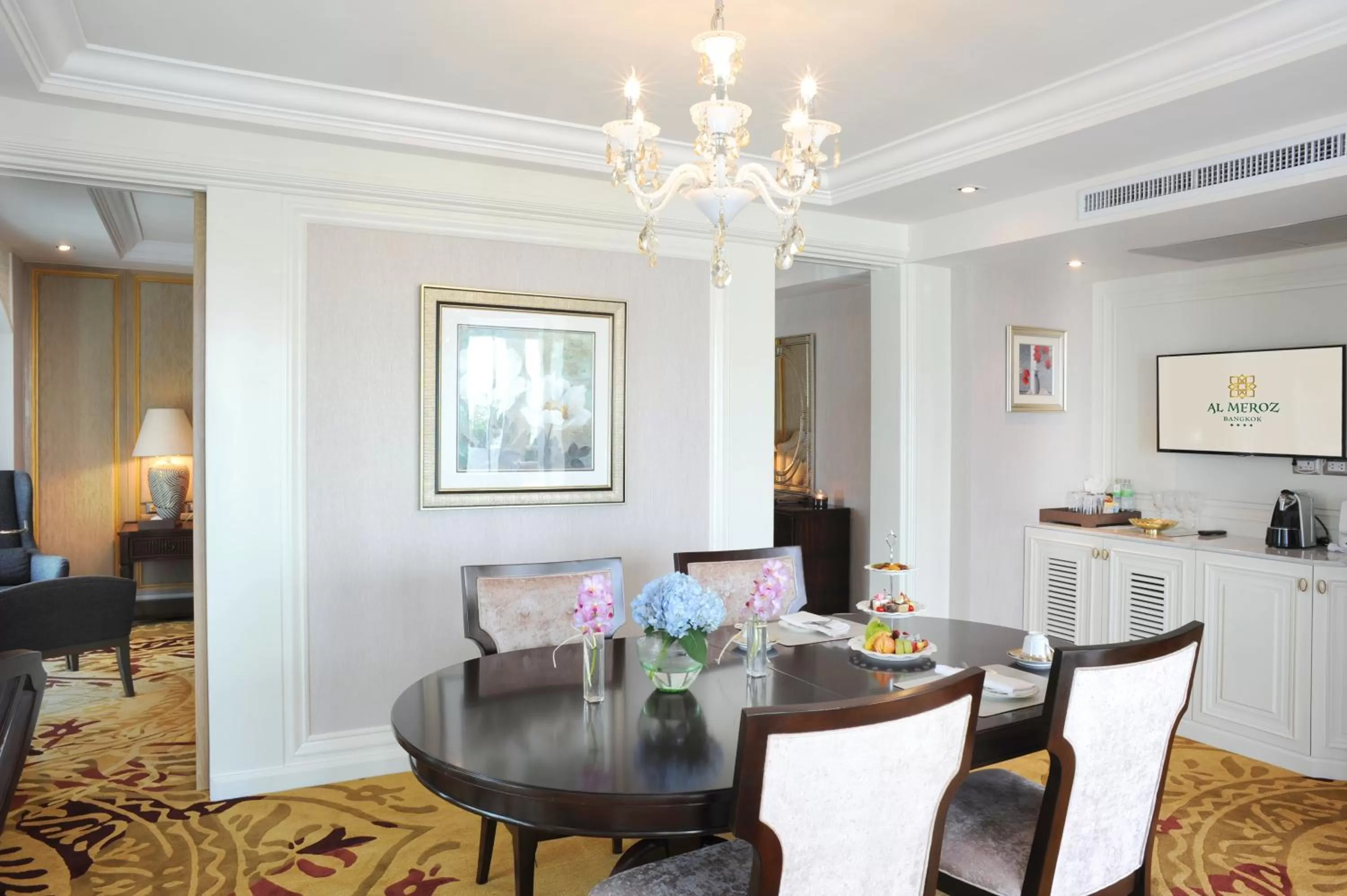 Dining area in Al Meroz Hotel Bangkok - The Leading Halal Hotel