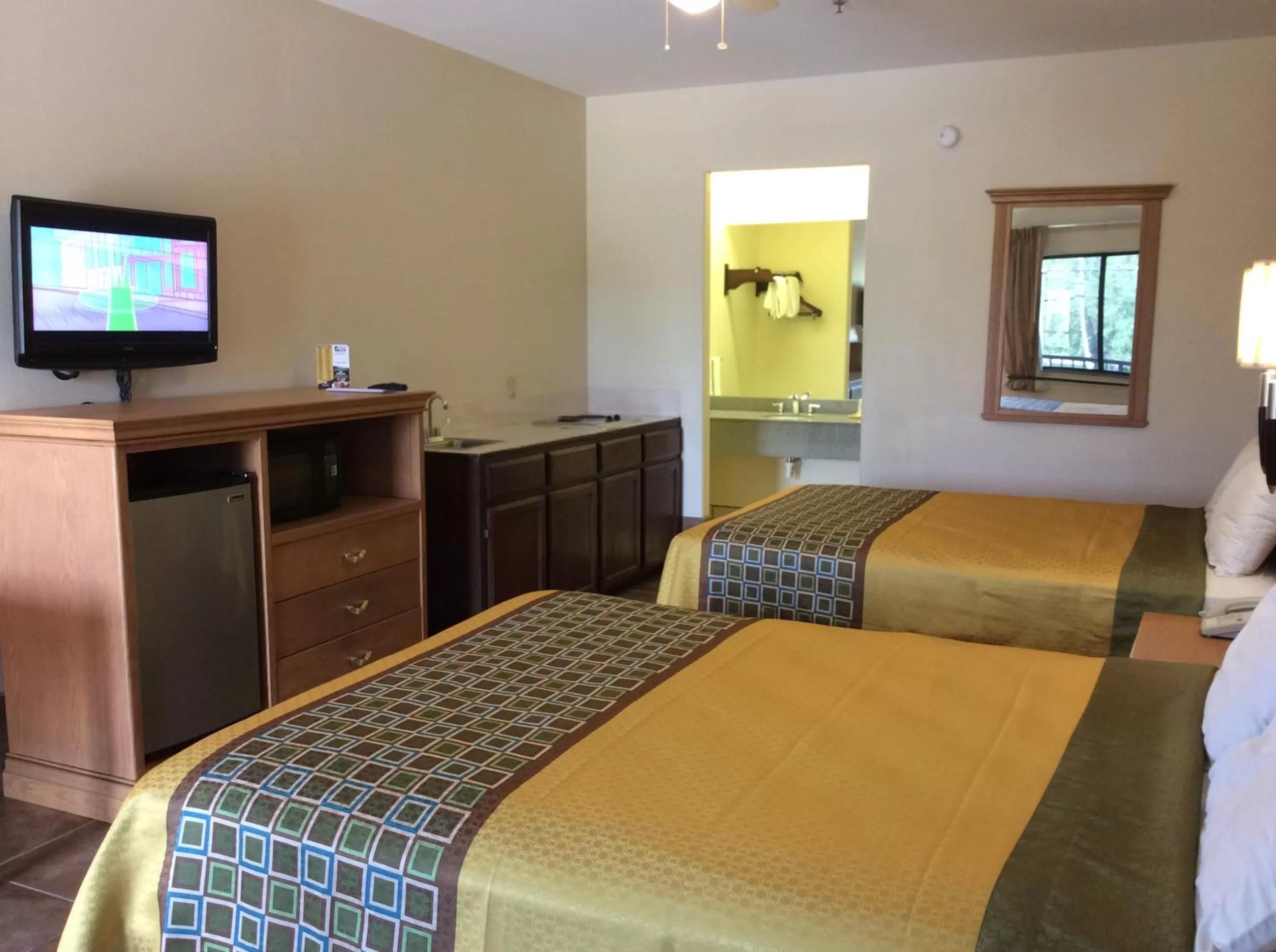 Photo of the whole room, Bed in Texas Inn - Welasco/Mercedes