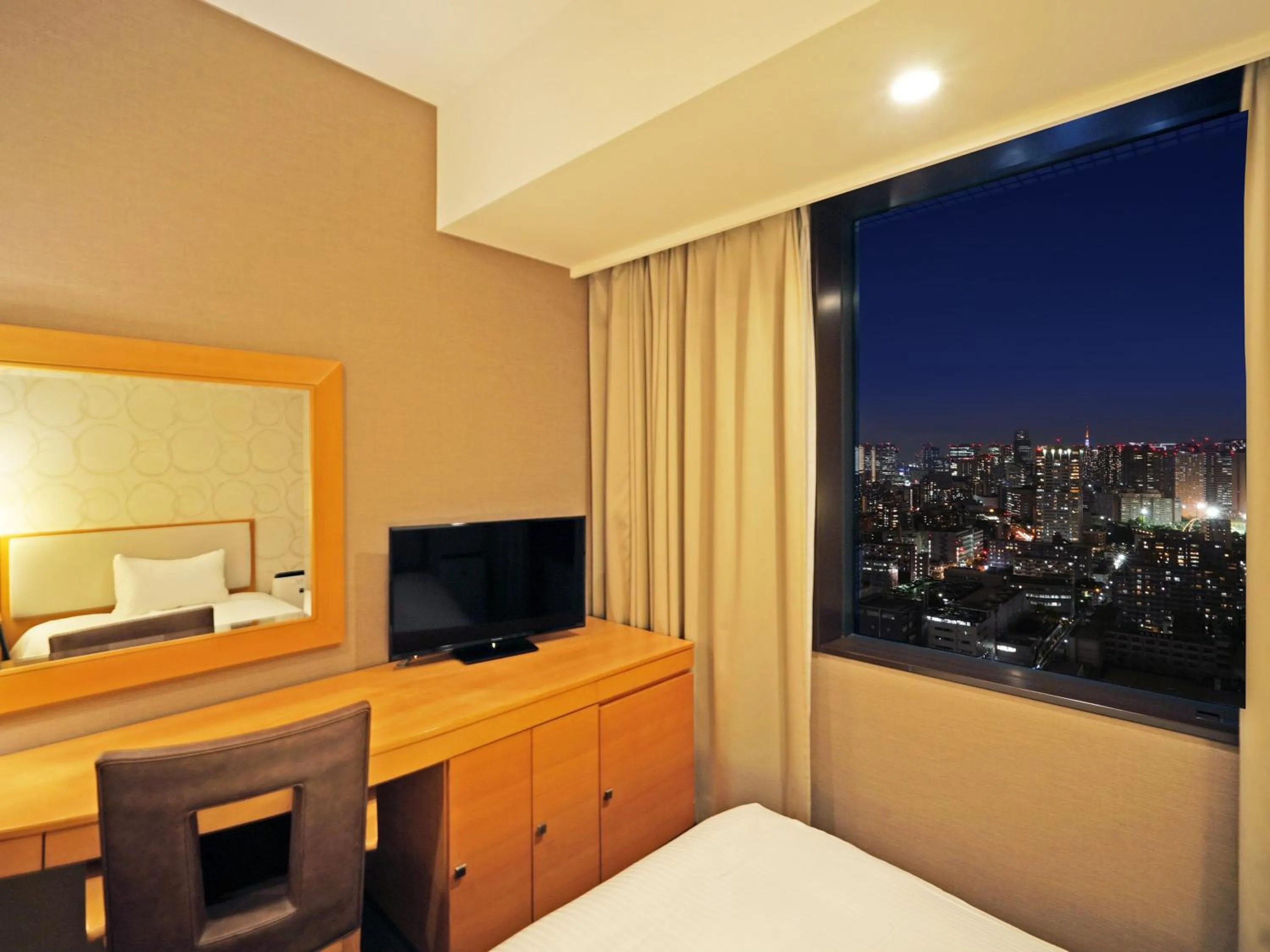 View (from property/room), Bed in LOISIR HOTEL SHINAGAWA SEASIDE