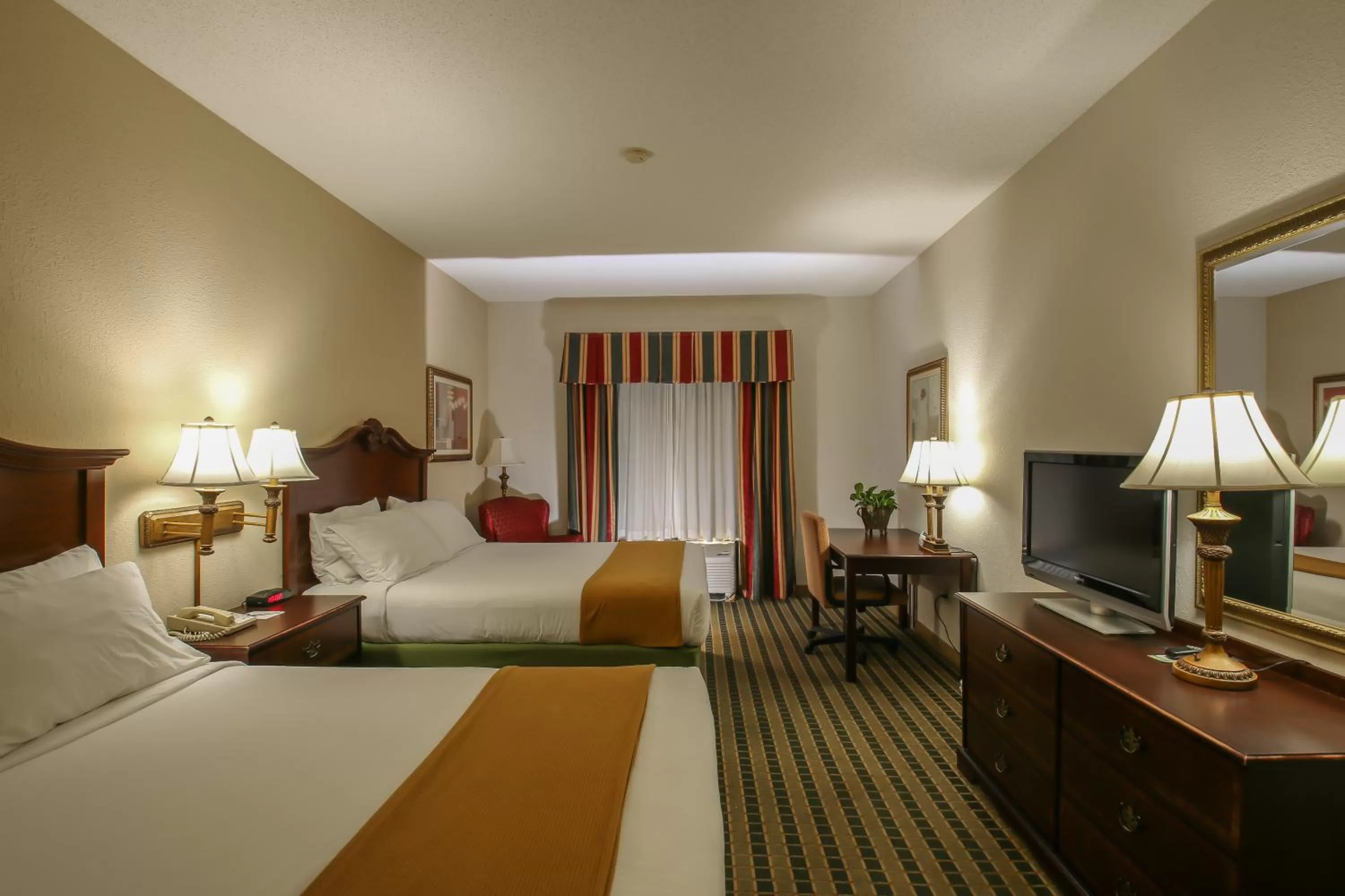 Bed in Moncks Corner Inn