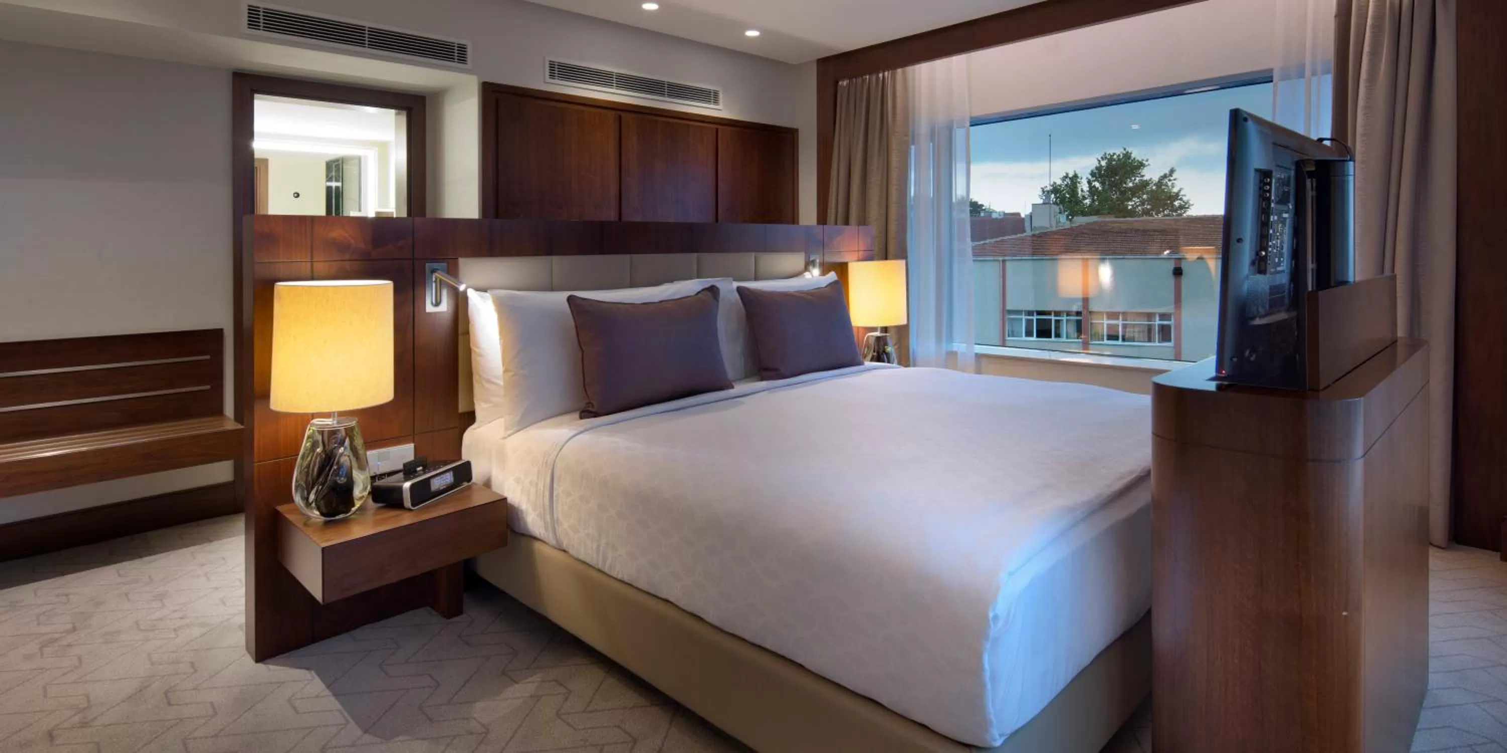 Bedroom, Bed in Conrad Istanbul Bosphorus