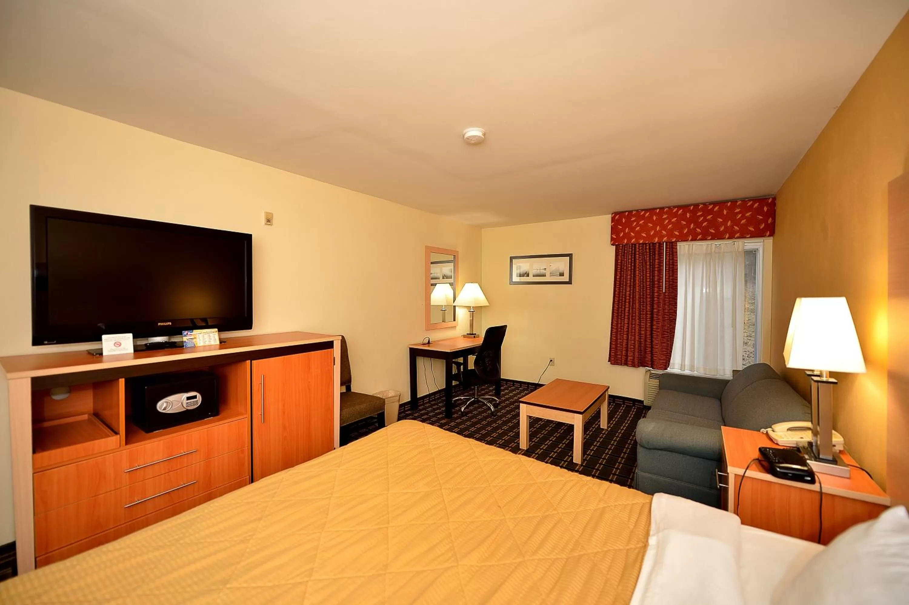 TV and multimedia, Bed in Baymont by Wyndham North Dartmouth Fall River