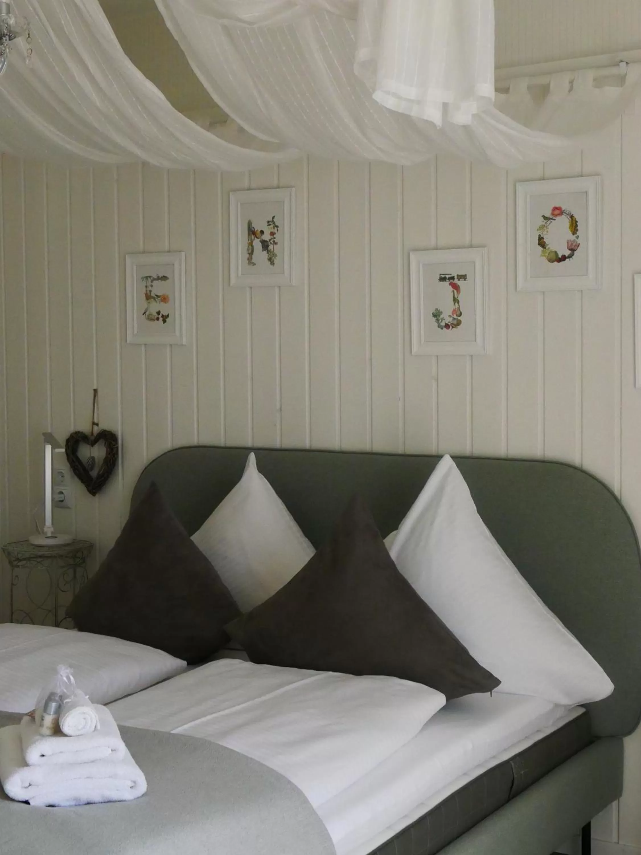 Photo of the whole room, Bed in Gasthof Ginzinger