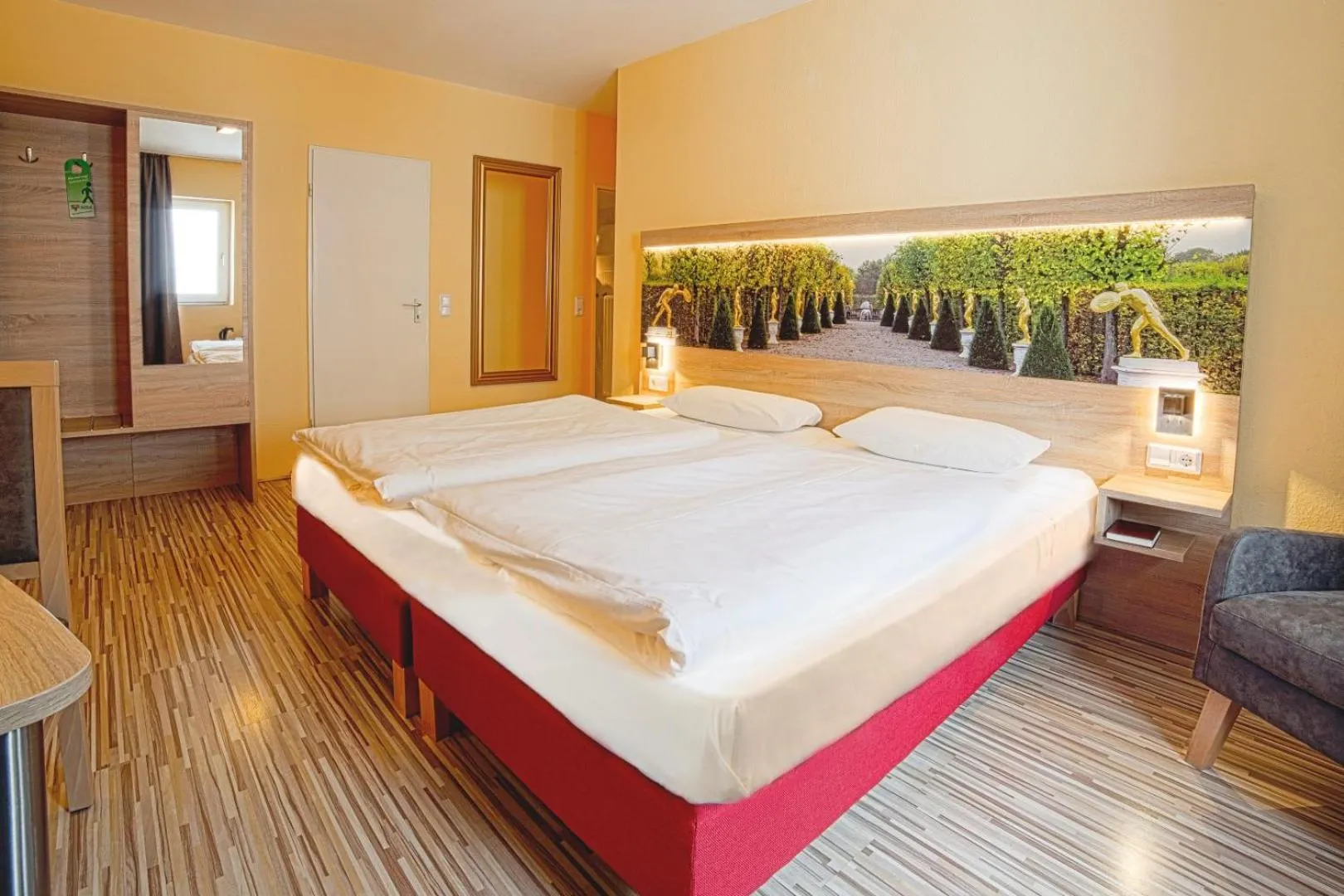 Photo of the whole room, Bed in City Hotel Hannover