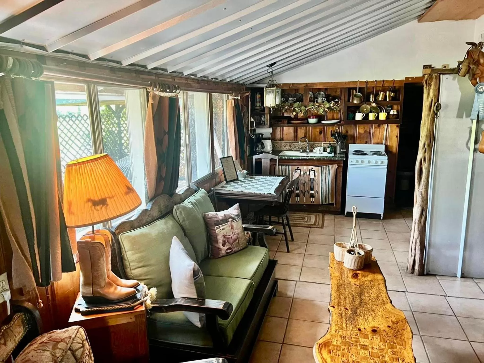 Seating area in Country Woods Inn