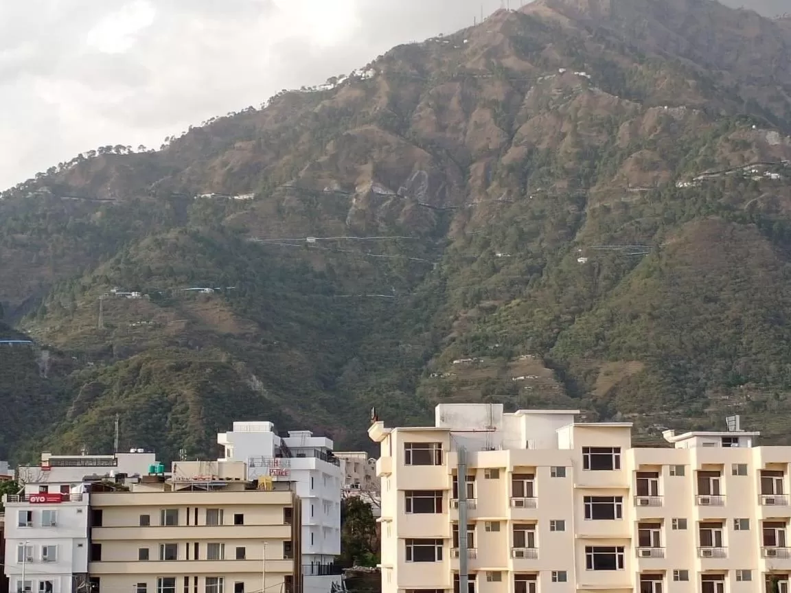 Neighbourhood, Mountain View in Trimrooms @ Katra Railway Station