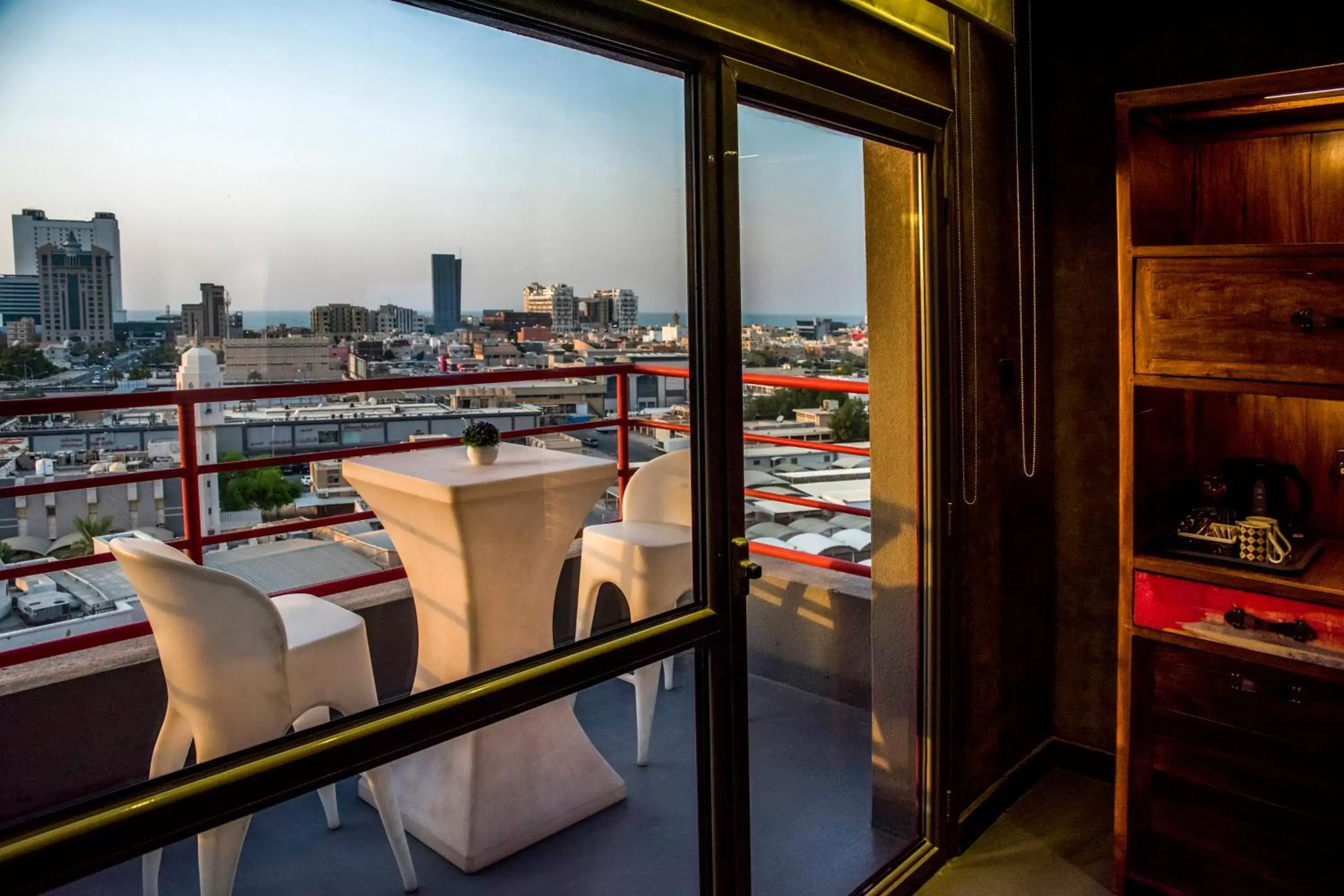 Deluxe Suite with City View in Flowery Holiday Suites Deluxe Suite with City View in Flowery Holiday Suites