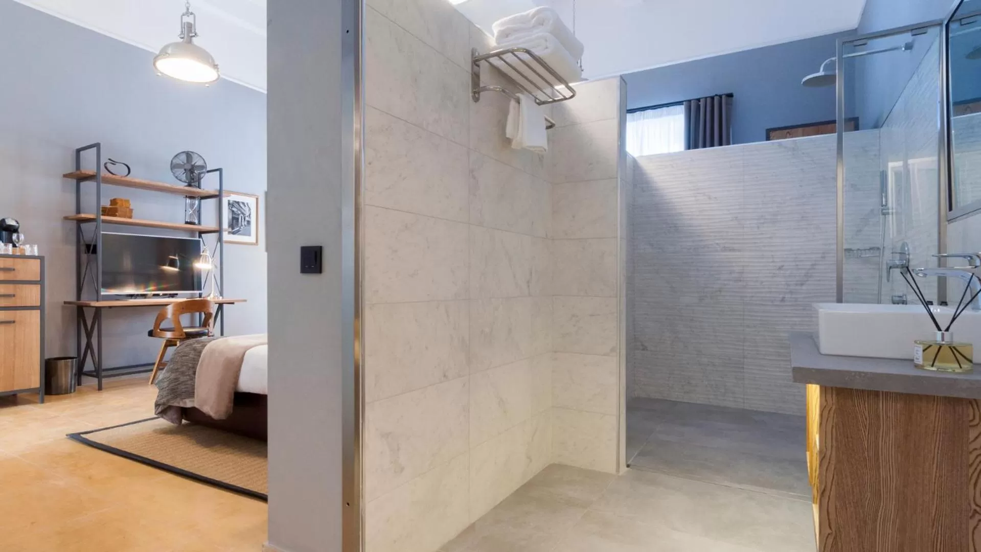 Bathroom, Bed in AX The Saint John