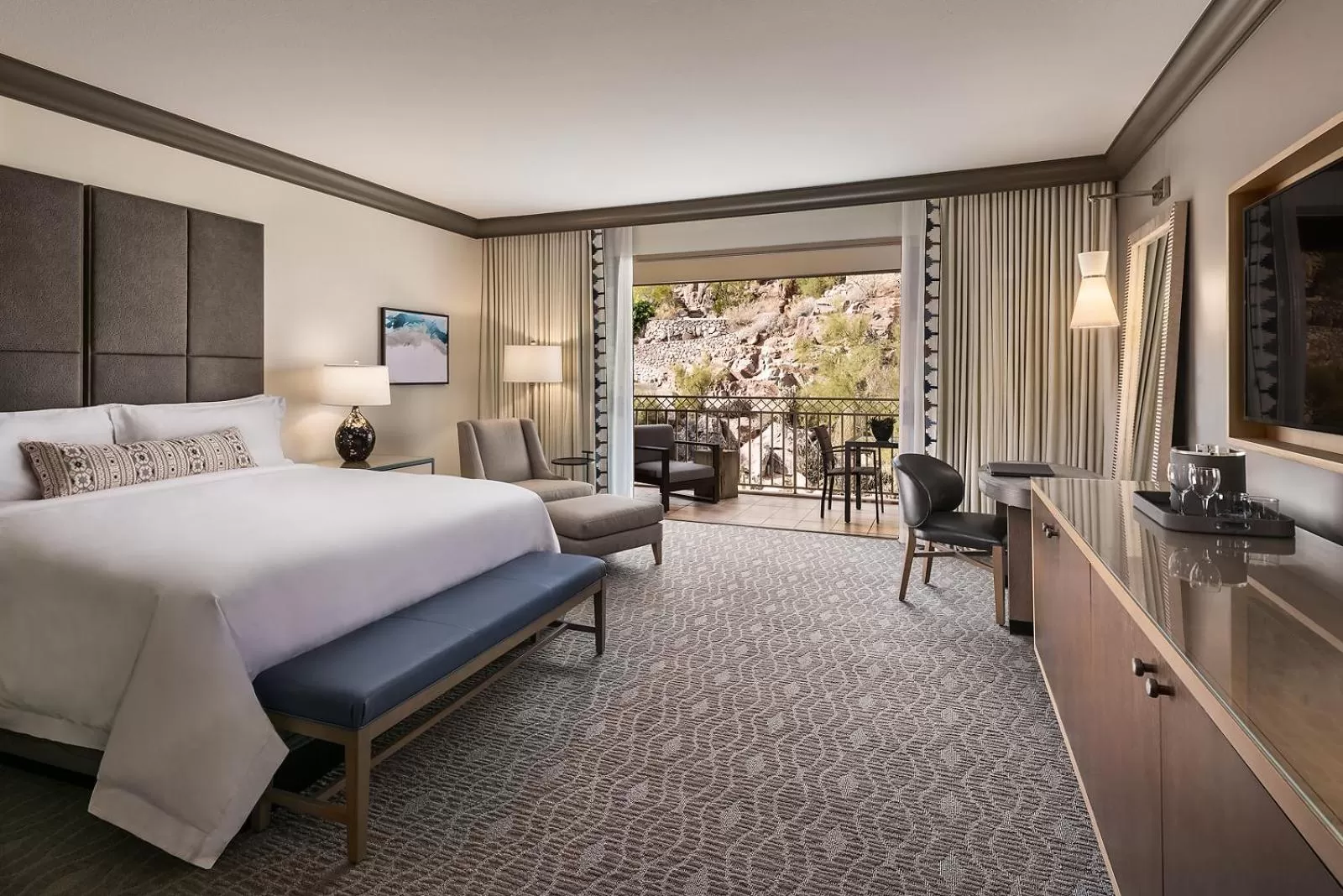 Bedroom, Bed in The Phoenician, a Luxury Collection Resort, Scottsdale
