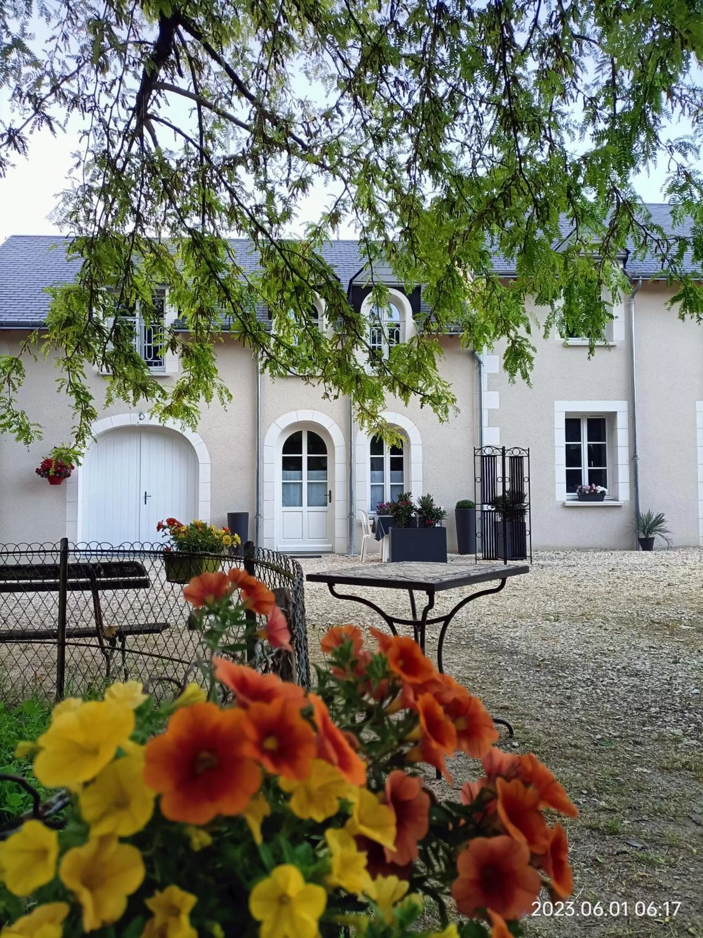 Property Building in VILLA ESPERANZA Chambre 2 proche Zoo de Beauval et Châteaux de La Loire
