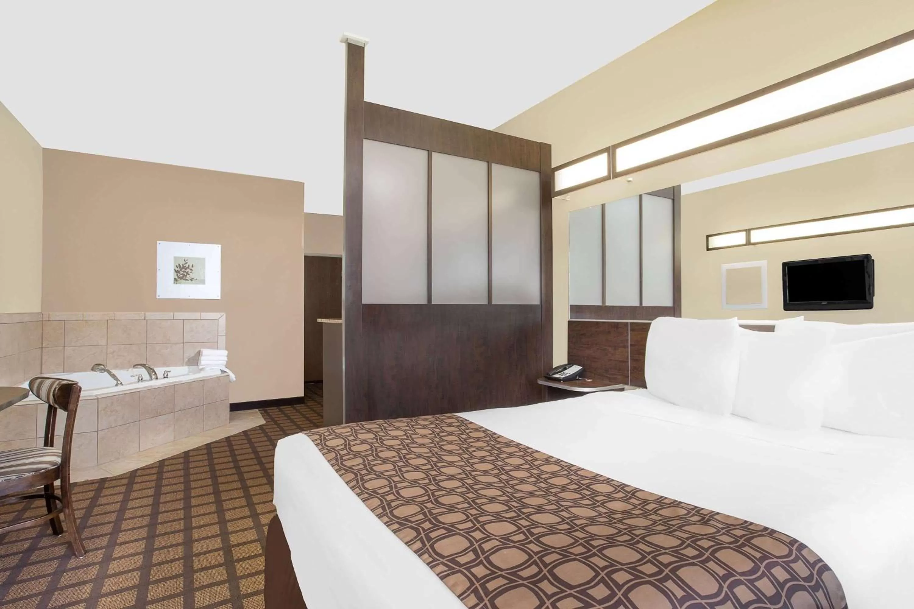 Photo of the whole room, Bed in Microtel Inn & Suites Mansfield PA