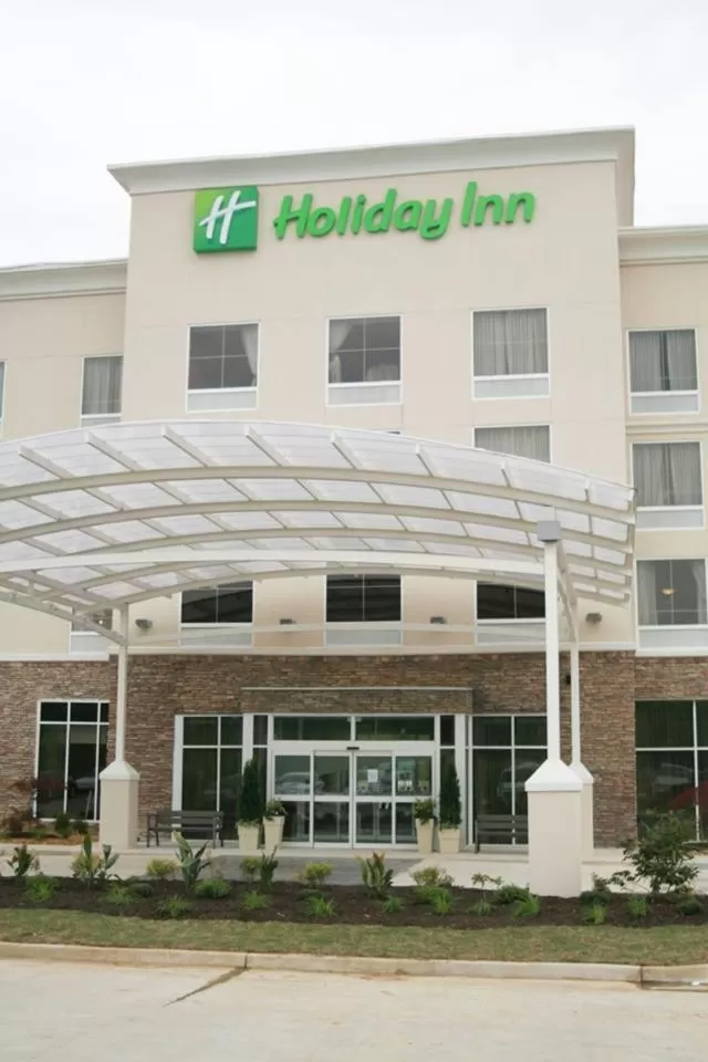 Facade/entrance in Holiday Inn Guin by IHG