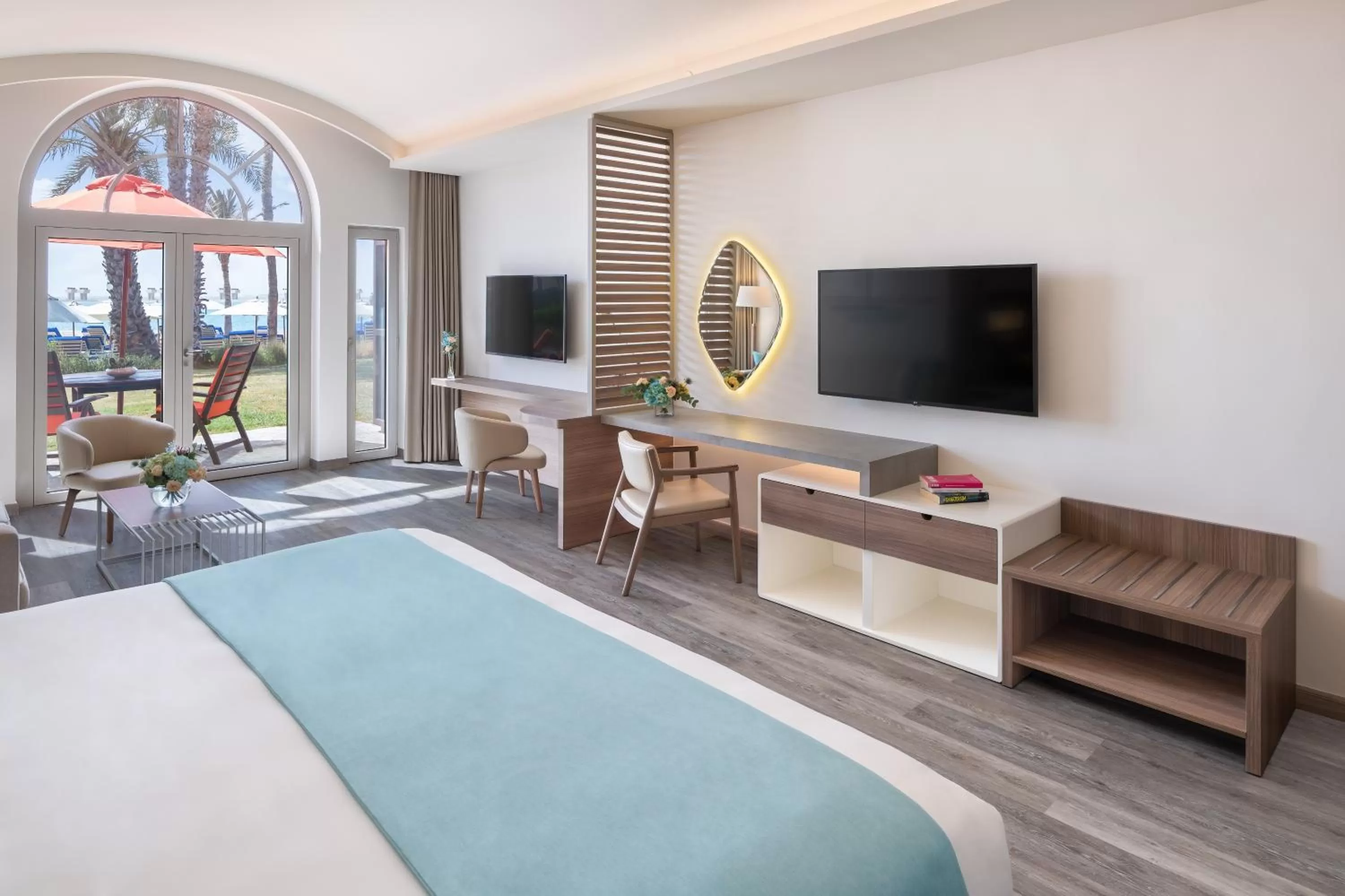 Communal lounge/ TV room, Bed in JA Palm Tree Court, Dubai