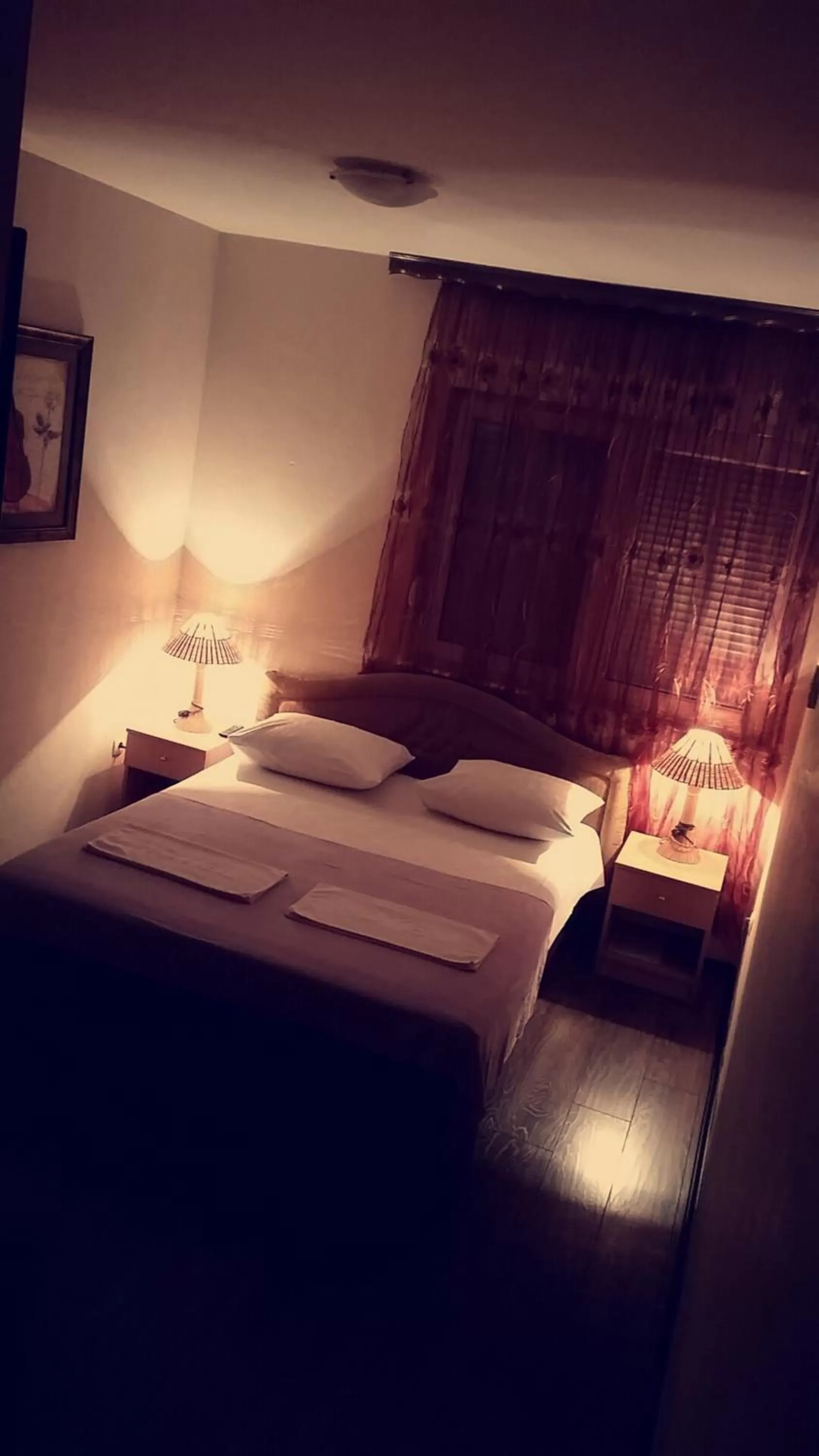 Bedroom, Bed in Motel Aura