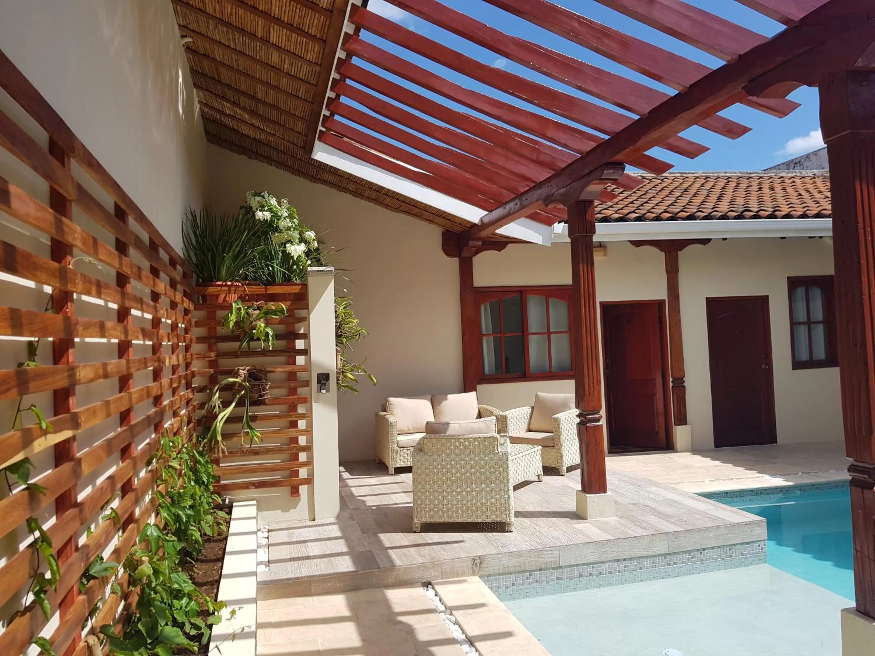 Swimming pool in Hotel la Perla Leon