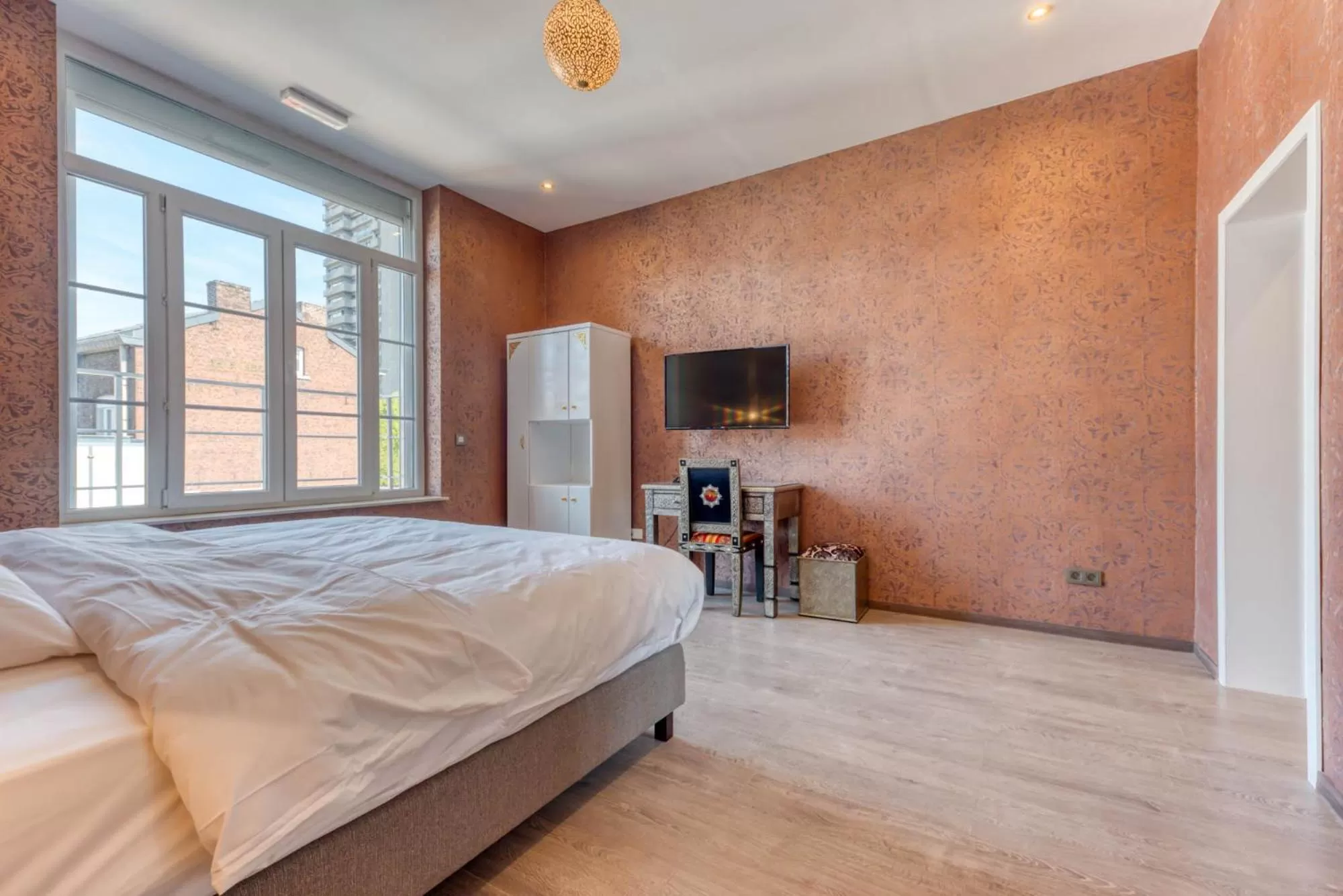 Photo of the whole room, Bed in Ryad Mogador Liège