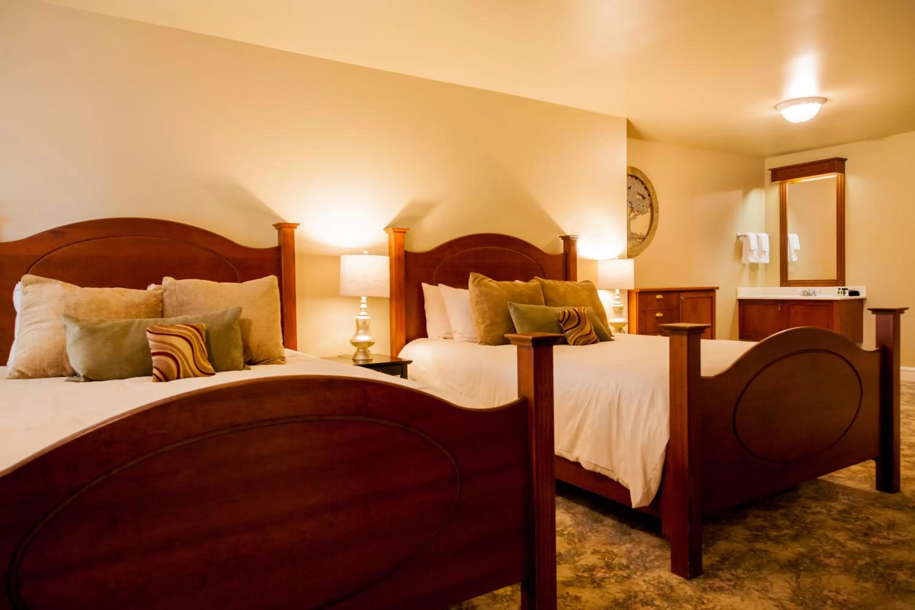 Bed in The Oakwood Inn