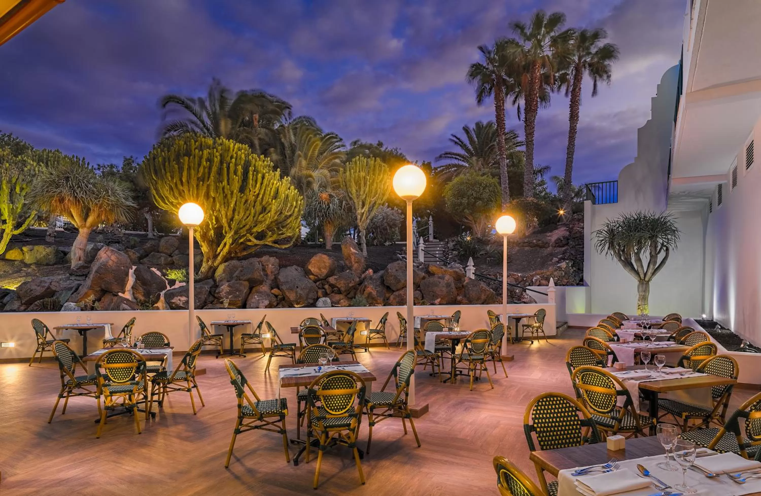 Restaurant/places to eat in H10 Ocean Suites