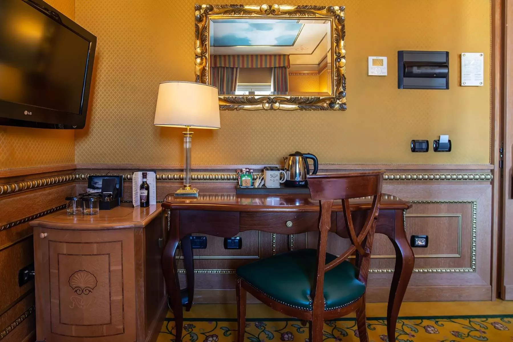 Bedroom in River Palace Hotel
