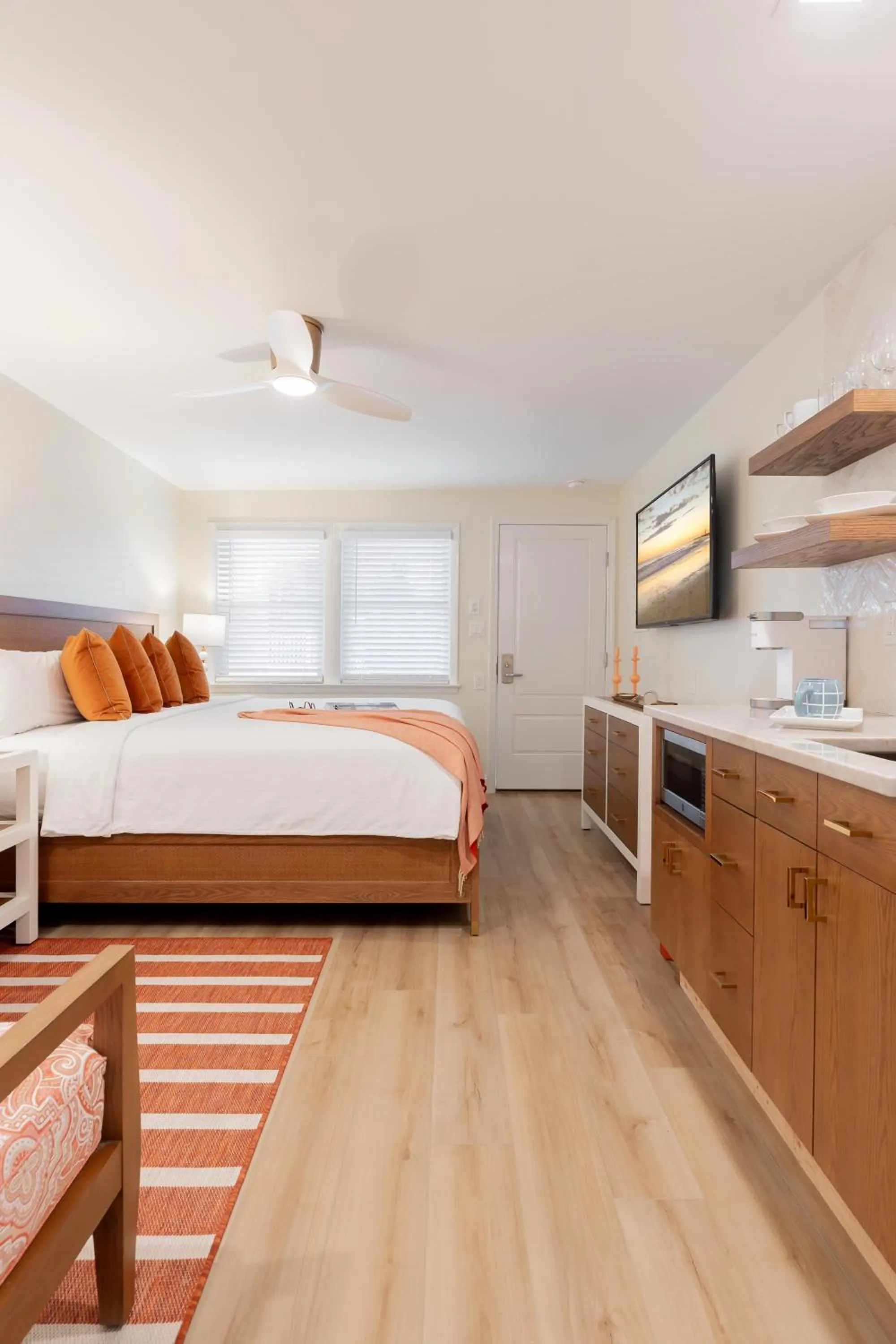 Photo of the whole room, Bed in The Beach Club on Madison Avenue