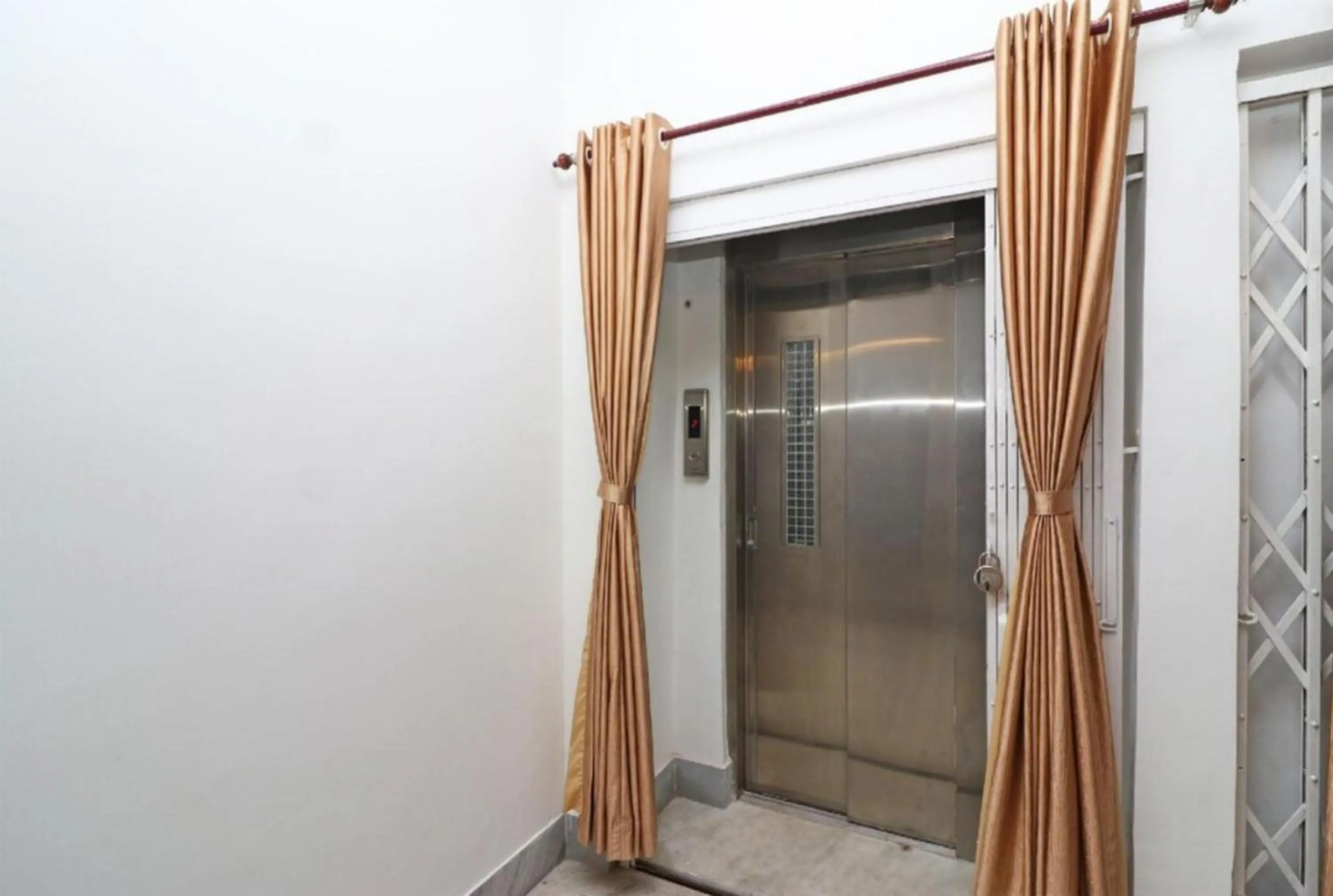 Lobby or reception, Bathroom in Goroomgo Hotel Manurama Ruby Kolkata