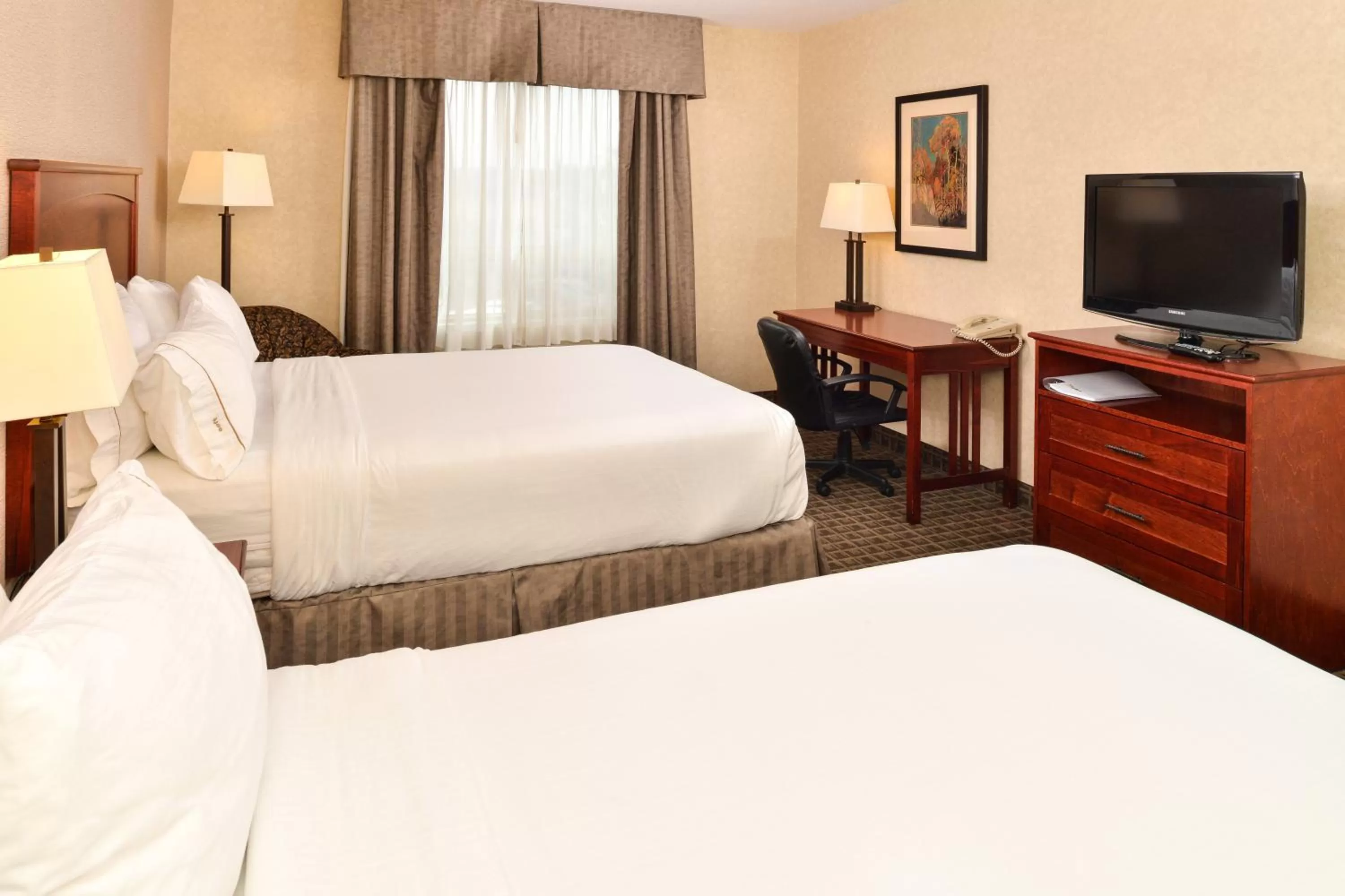 Photo of the whole room, Bed in Holiday Inn Express Edmonton North by IHG