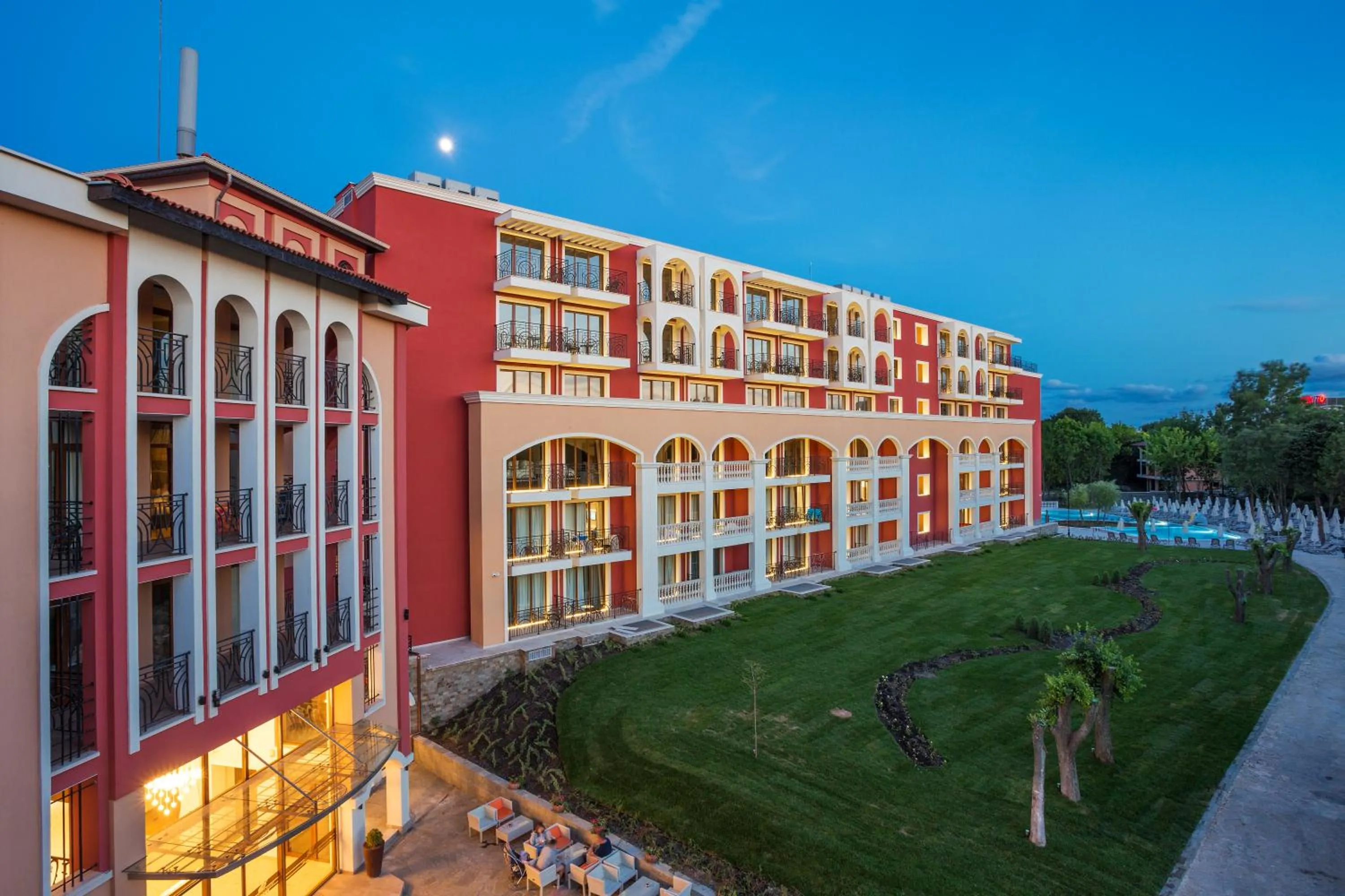 Property building in Festa Via Pontica