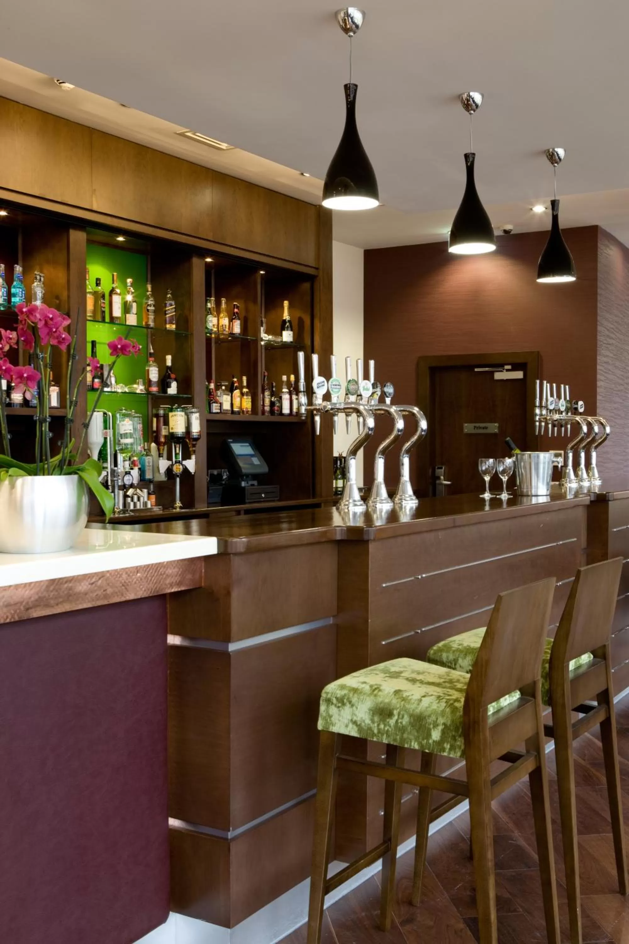 Lounge or bar in Leonardo Hotel Aberdeen