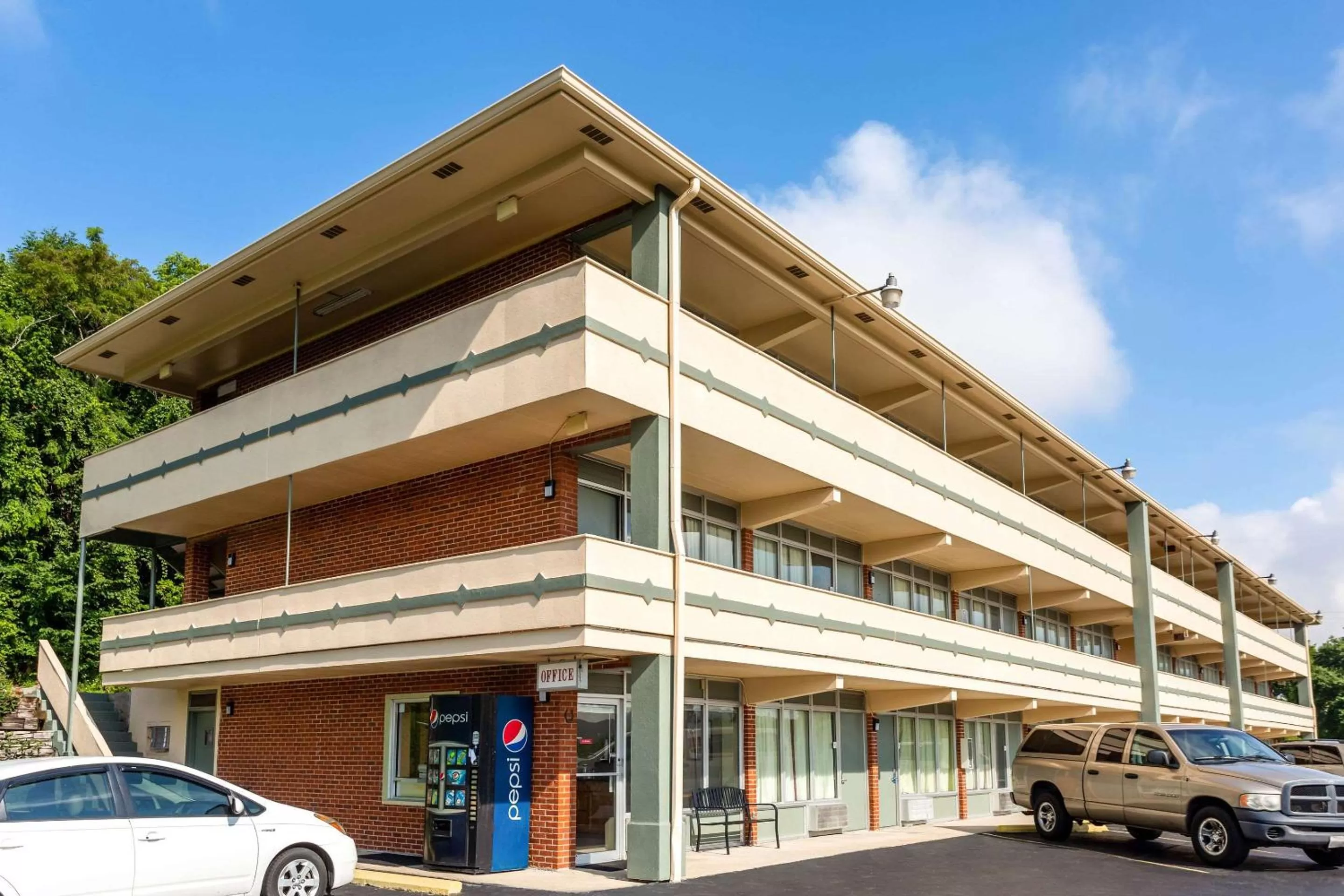 Property Building in Rodeway Inn Renfro Valley