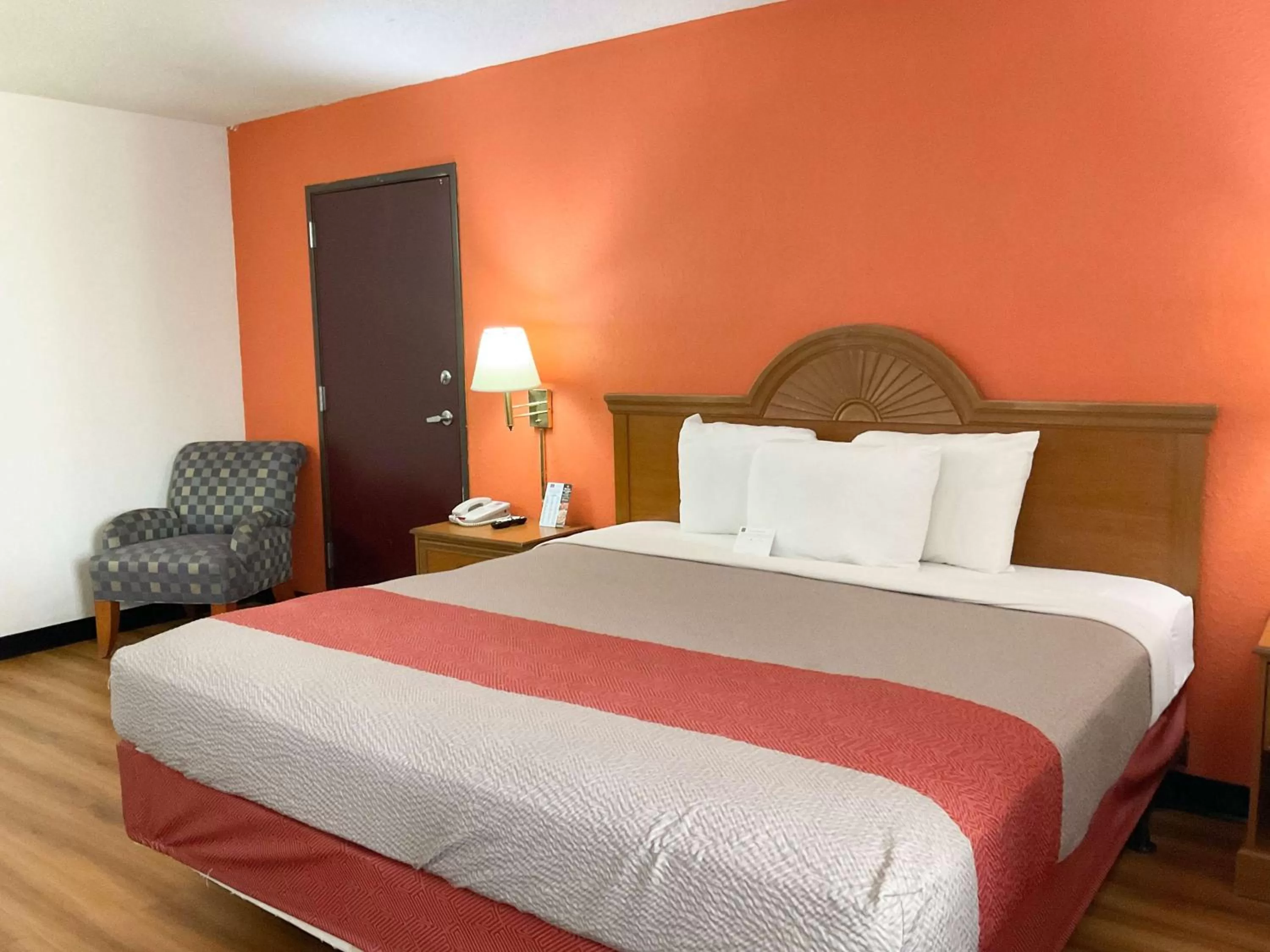 Bedroom, Bed in Motel 6-Hannibal, MO