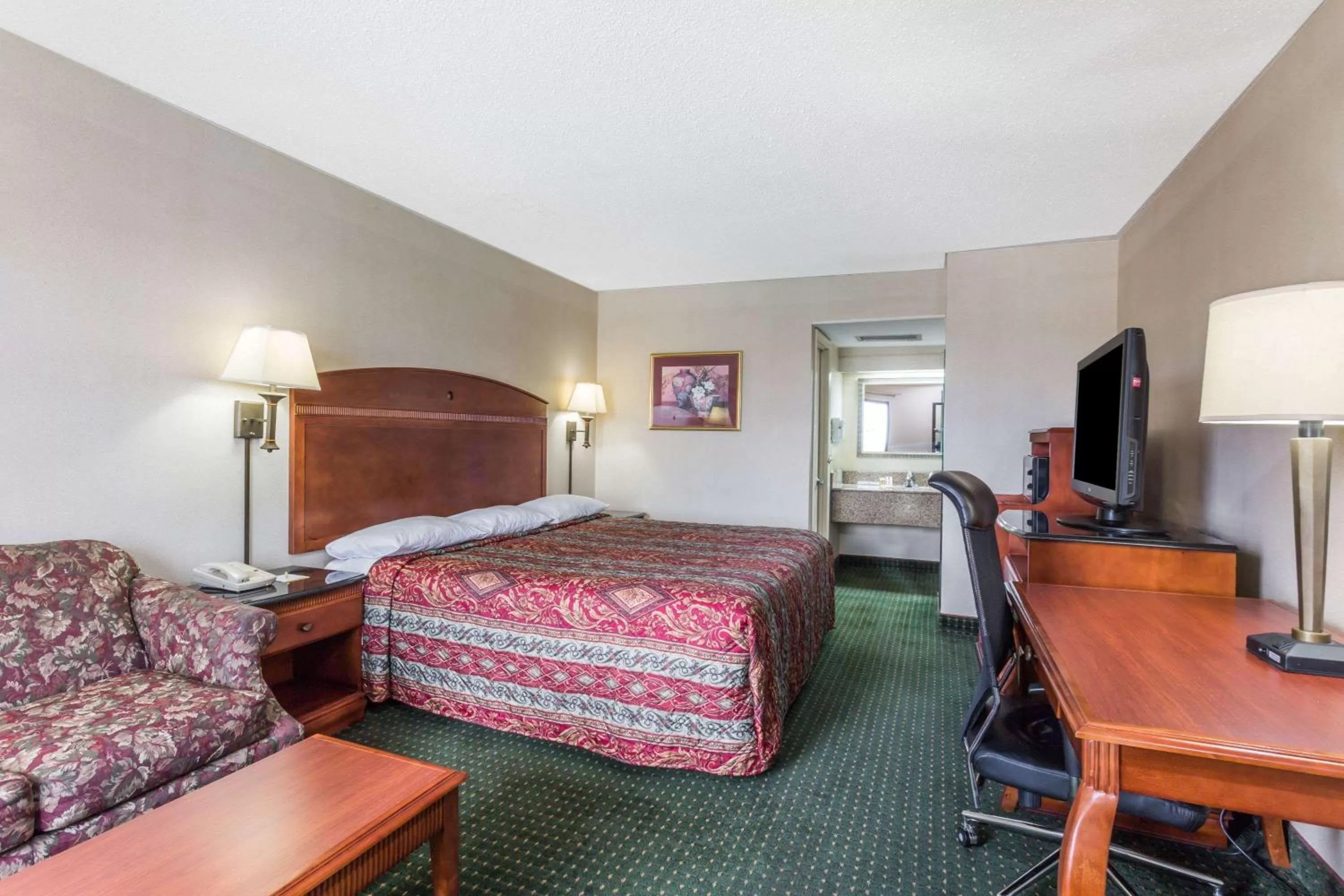 Photo of the whole room, Bed in Days Inn by Wyndham Camp Springs Andrews AFB