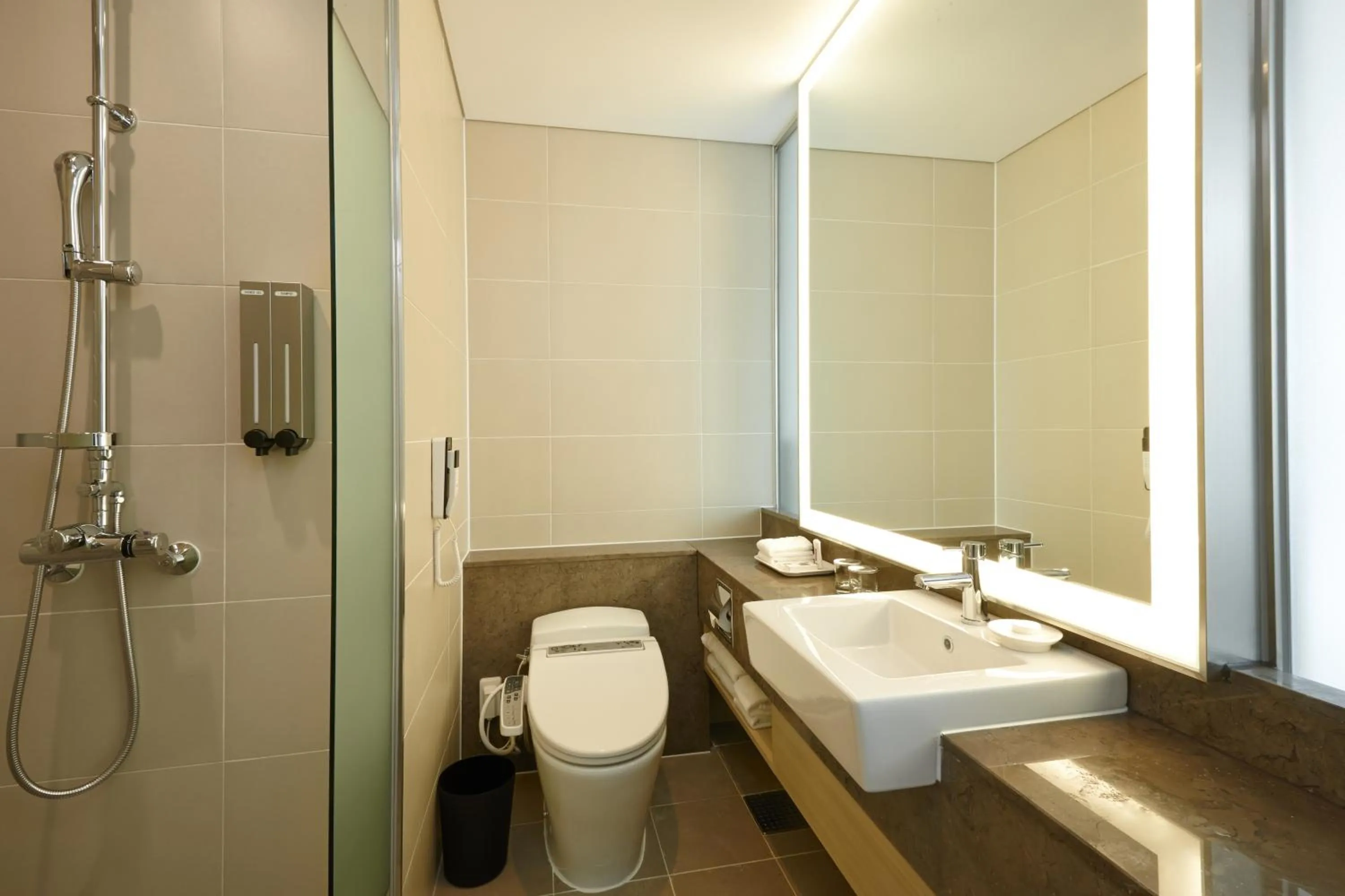 Shower in Mayplace Hotel