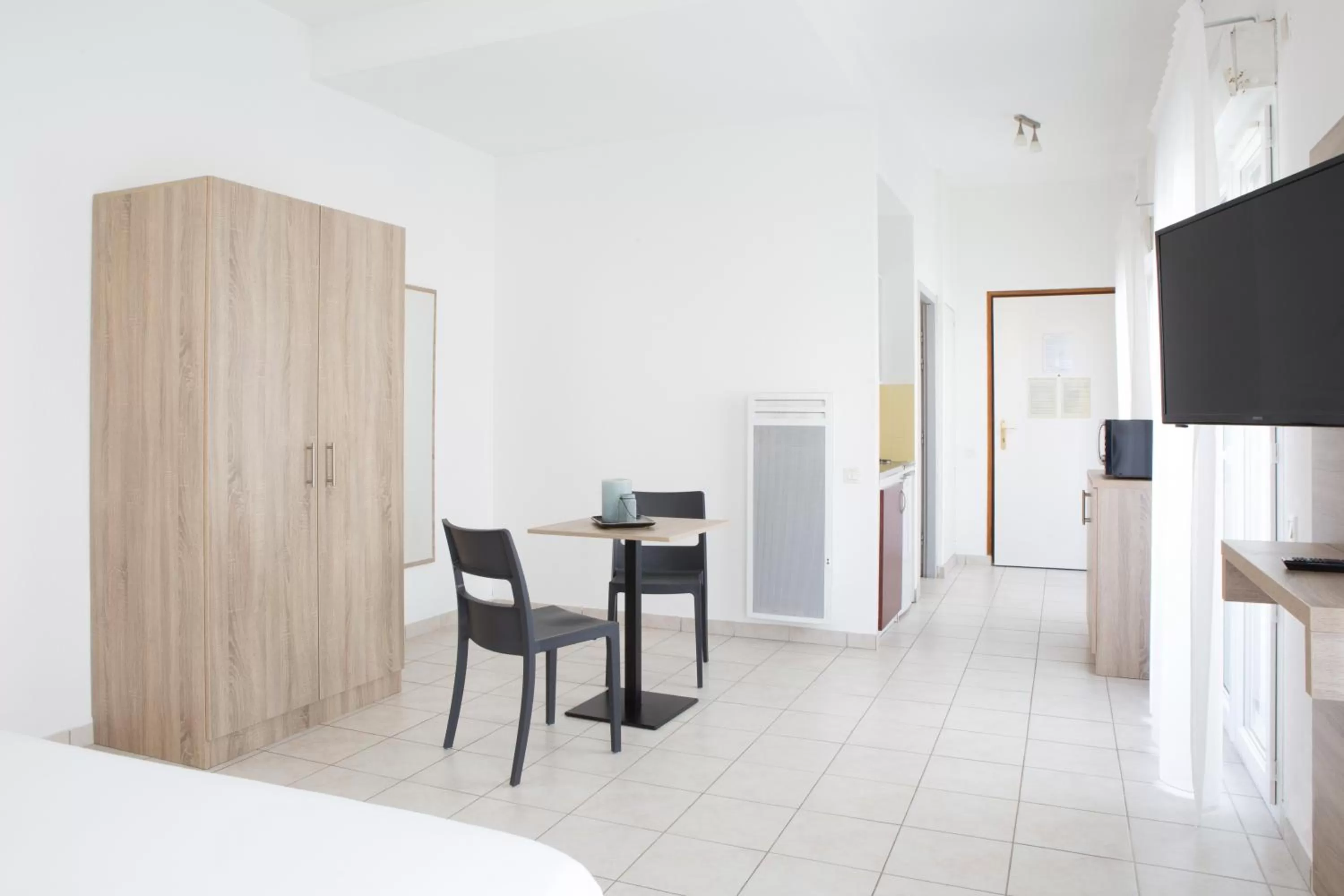 Living room, Bed in Comfort Aparthotel Divonne La Versoix