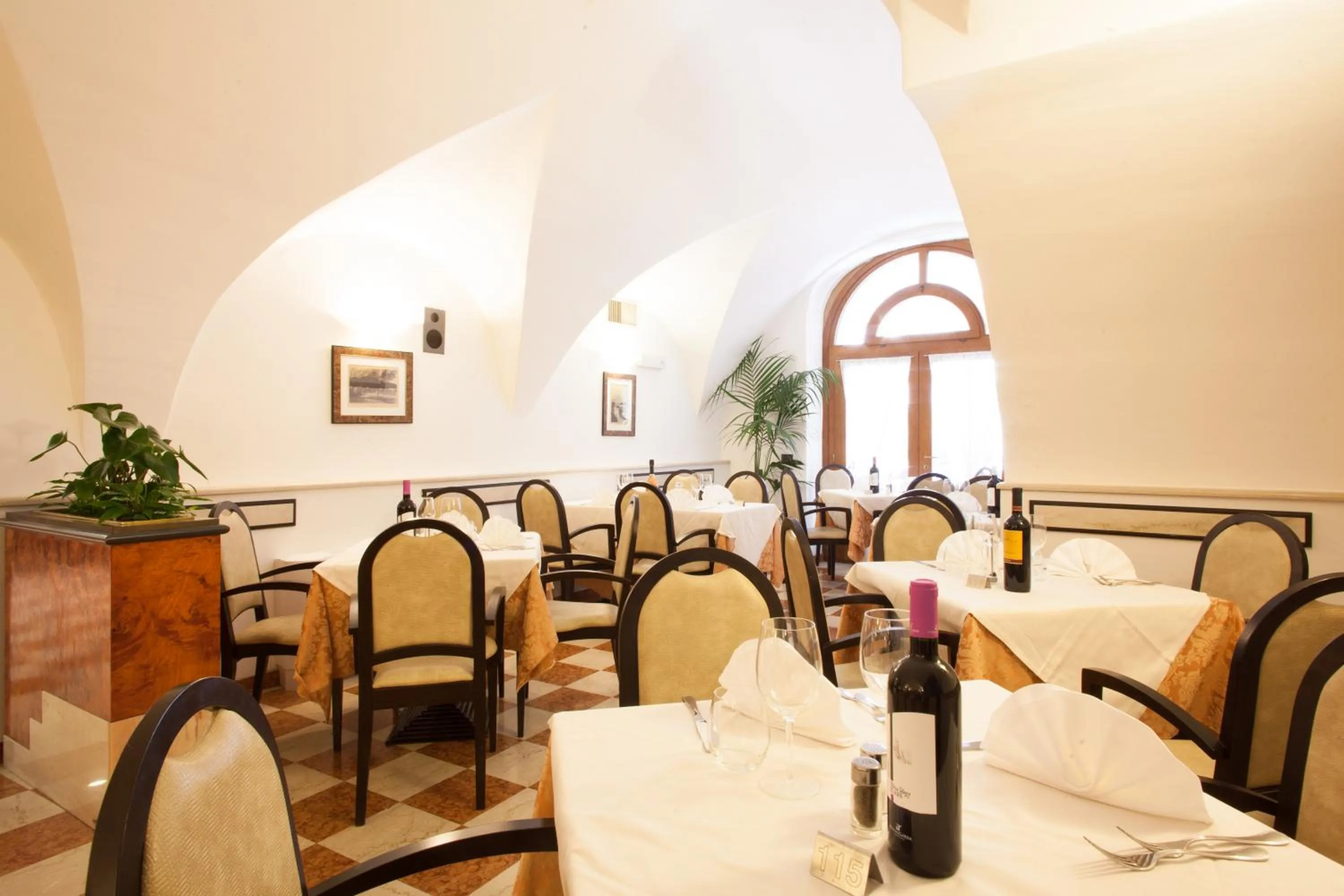 Restaurant/places to eat in Hotel Portici - Romantik & Wellness