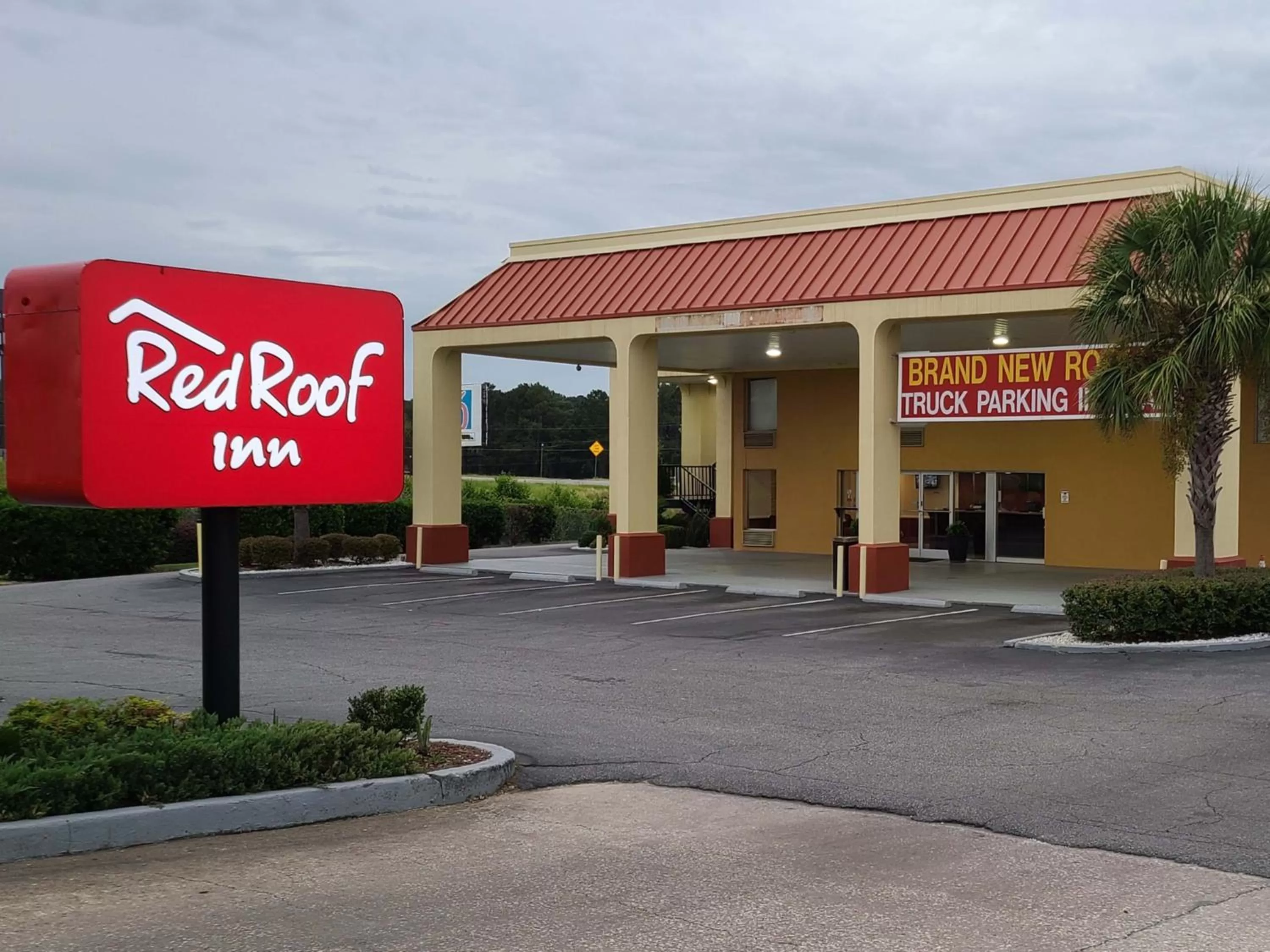 Property building in Red Roof Inn Tifton