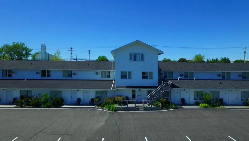 Property building in Econo Lodge Inn & Suites