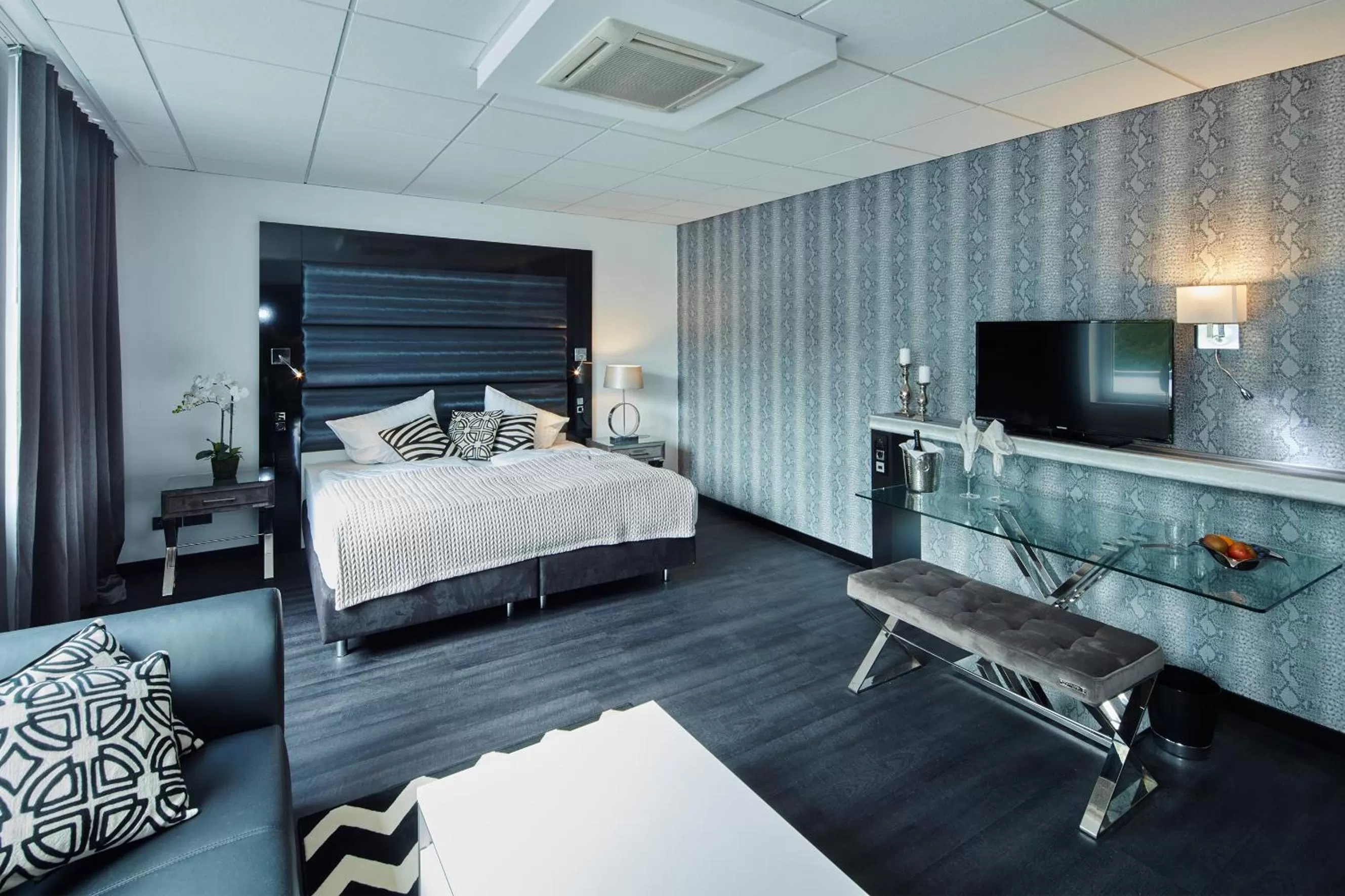 Bed in Kurhaus Design Boutique Hotel