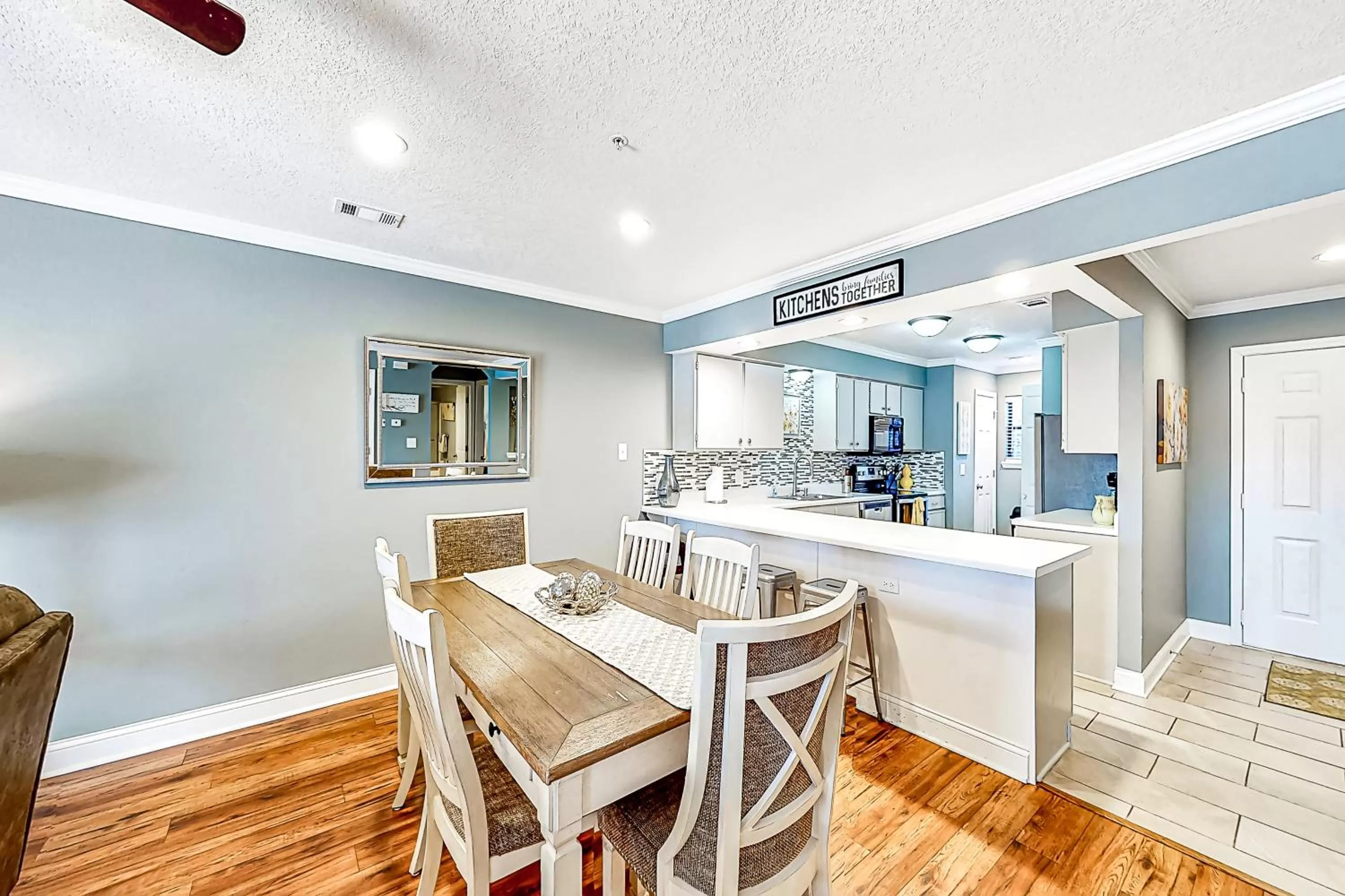 Dining Area in Thousand Hills - The Knollwood At Foothills