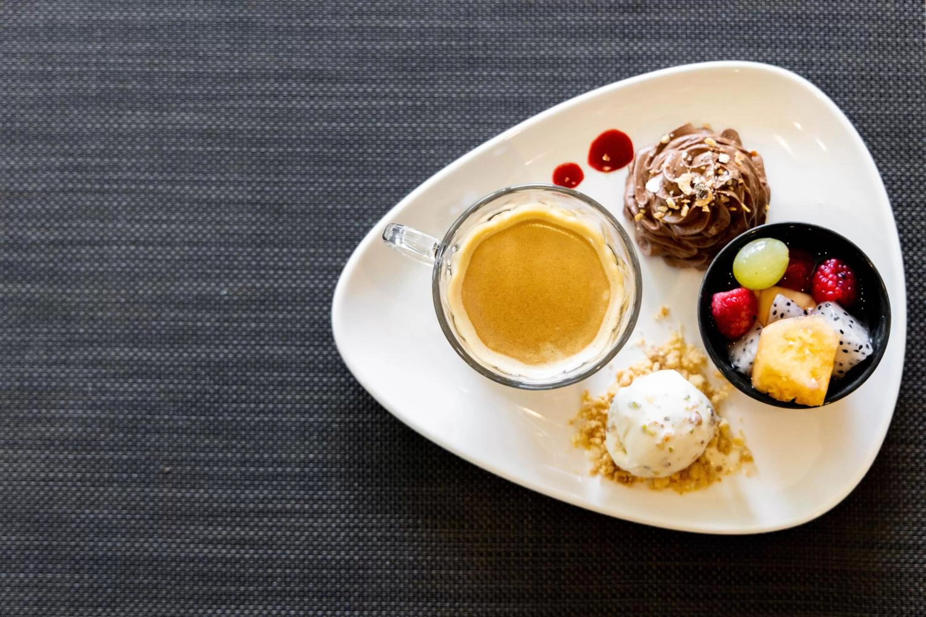 Restaurant/places to eat in Novotel Senart Golf De Greenparc