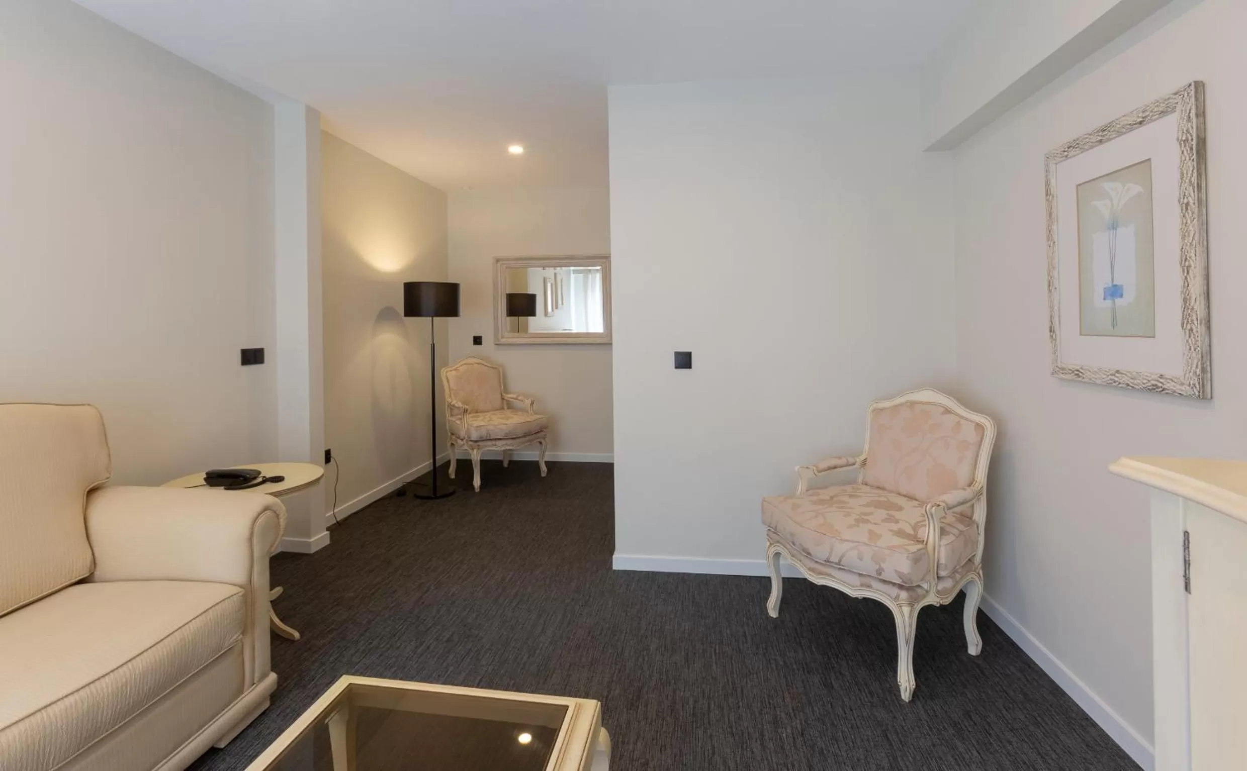 Living room, Bed in Hotel Afonso V & SPA