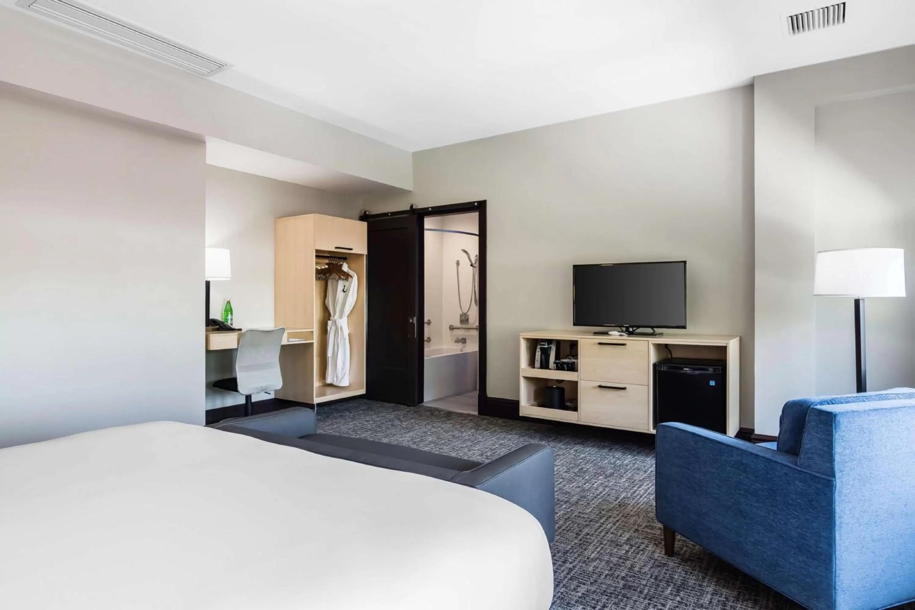 Bed in The Waters Hot Springs, Tapestry Collection by Hilton