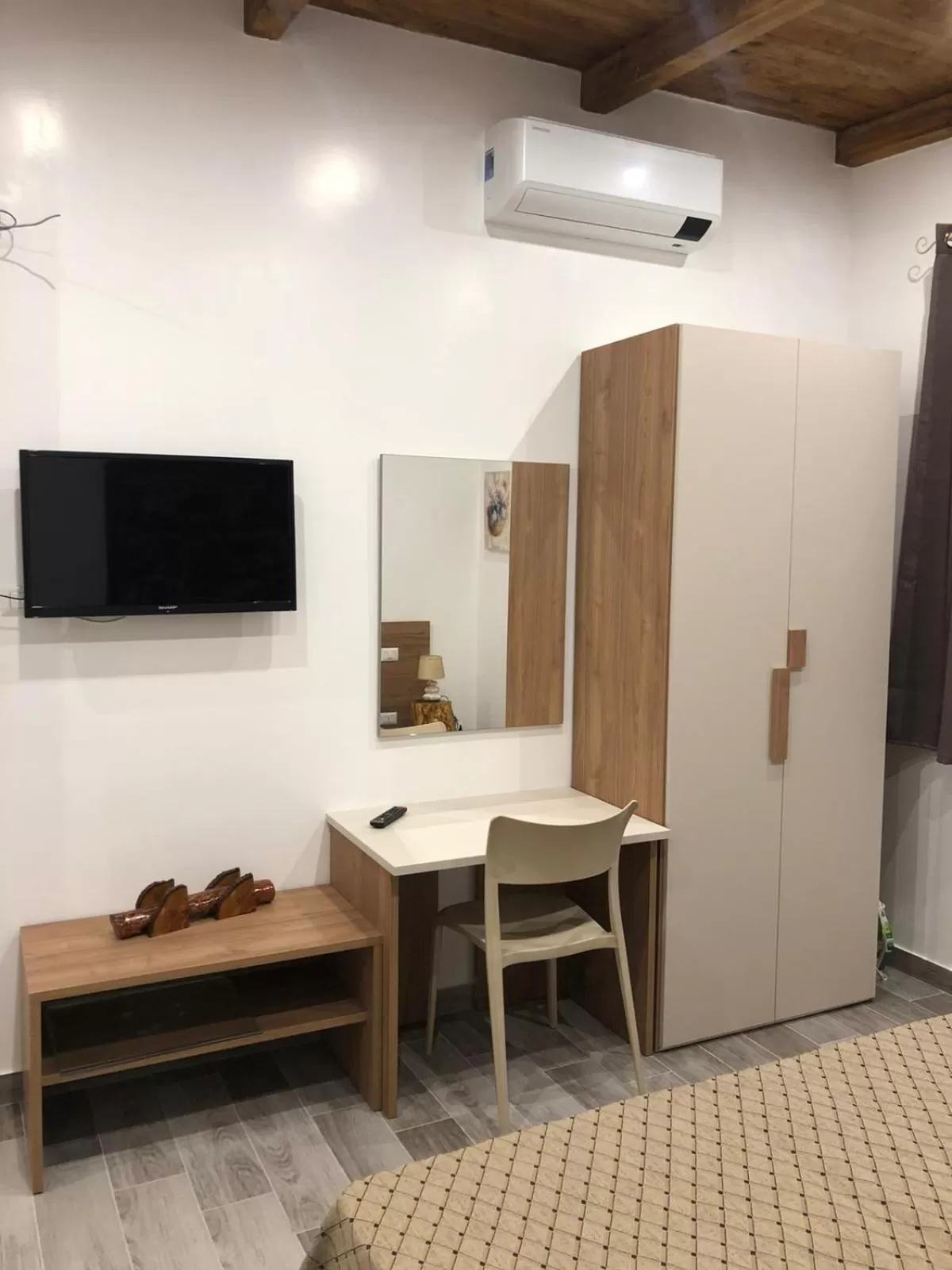 TV and multimedia, TV/Entertainment Center in B&B Vittorio Emanuele