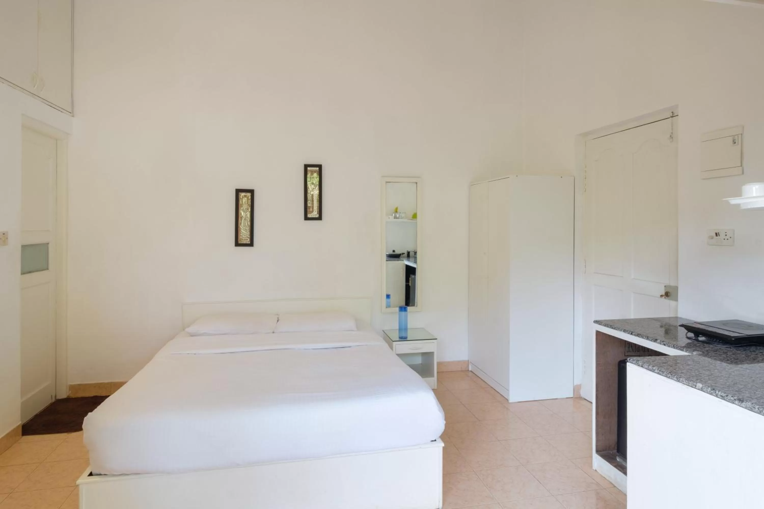 Bedroom, Bed in Casa Legend Economy, Calangute Goa