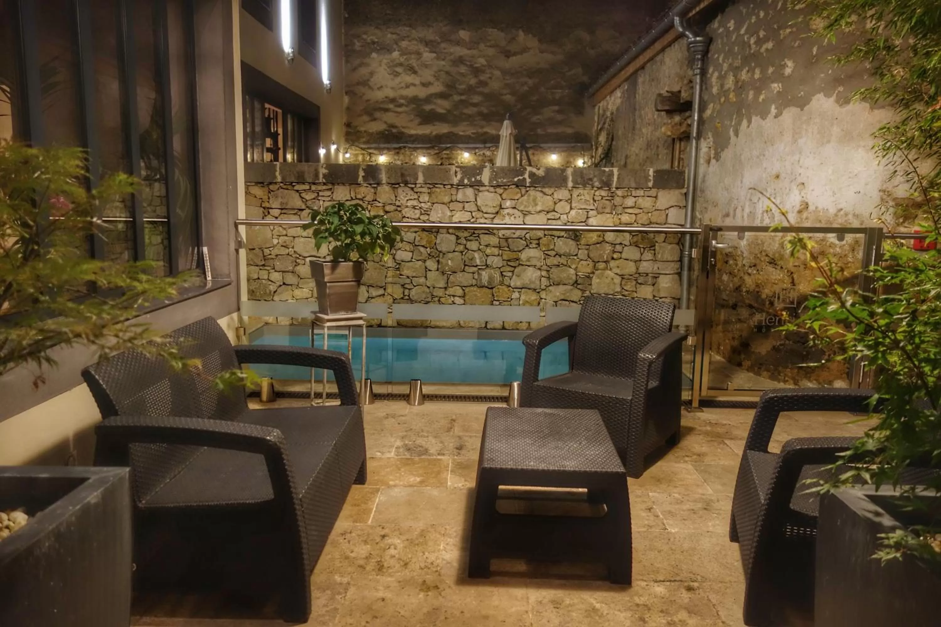 Patio in Hôtel Henri IV