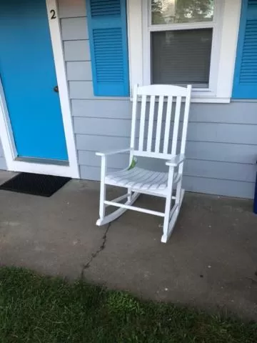 Property building in Herring Run Motel and Tiny Cabins