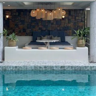 Swimming pool in Garden Paradise